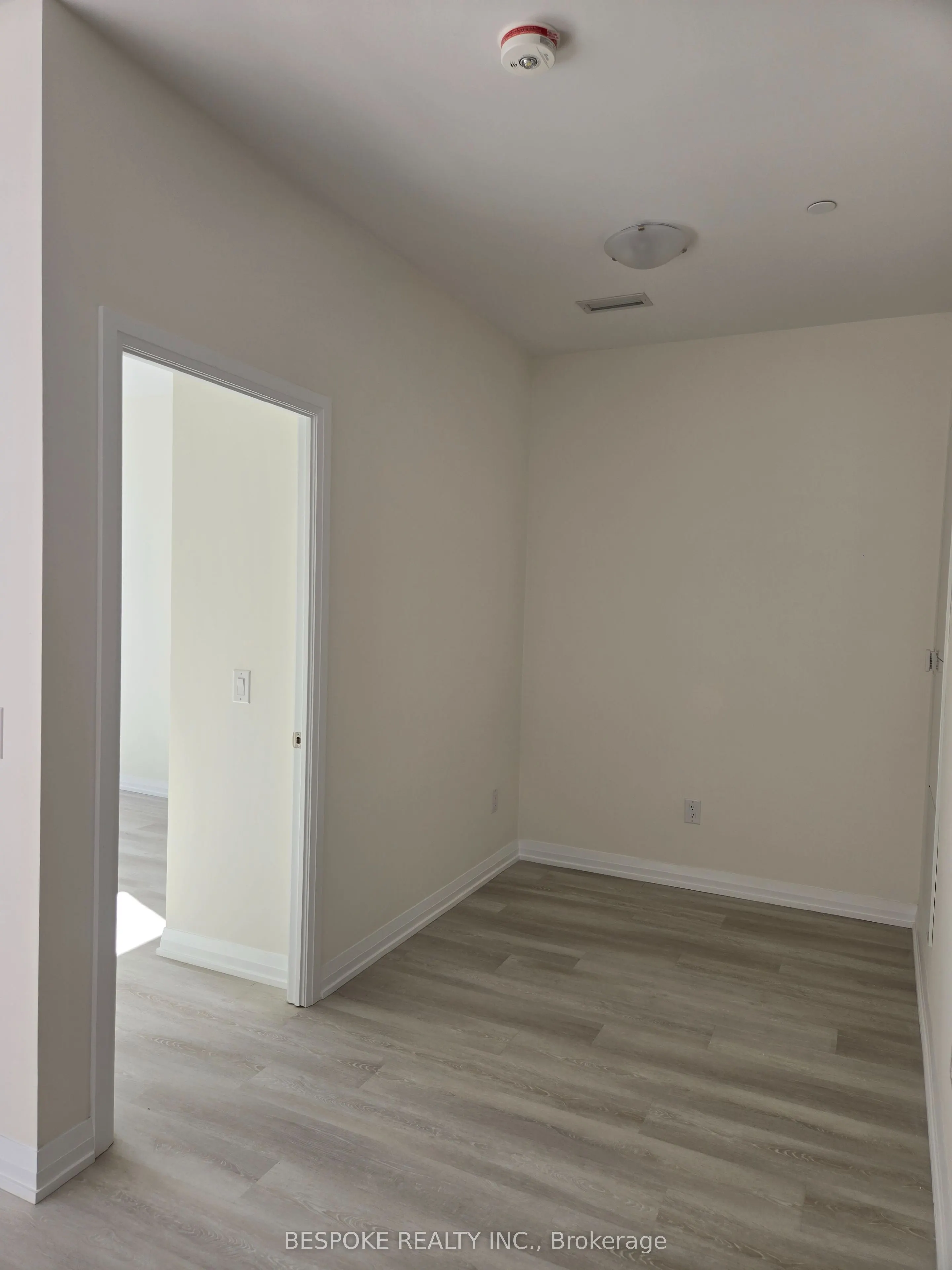 3260 Sheppard Avenue E, #207