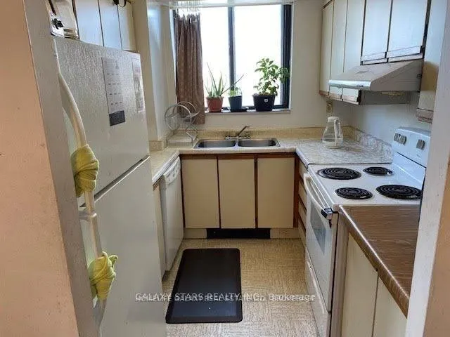 10 Tapscott Road, #1105