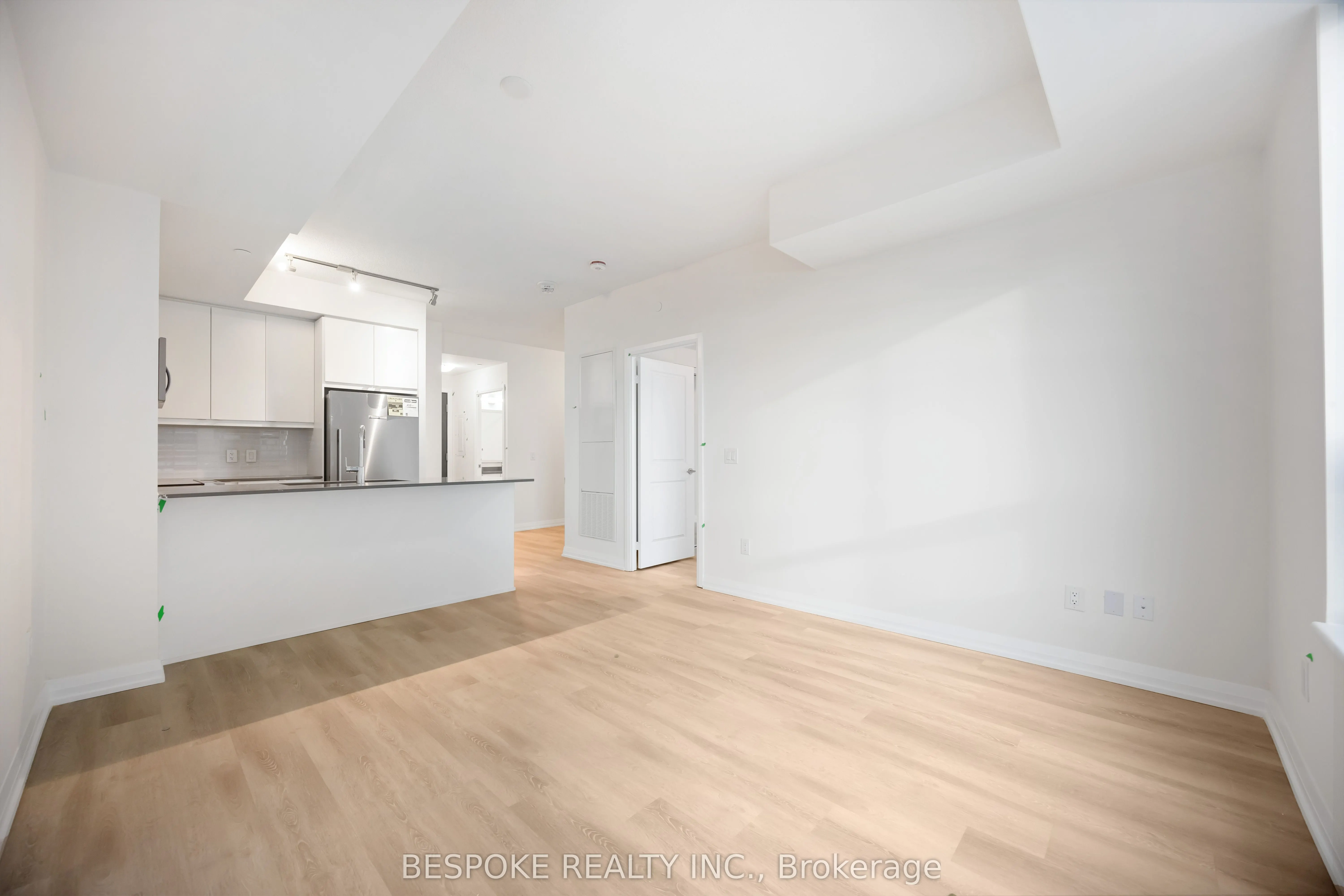 3260 Sheppard Avenue E, #1206