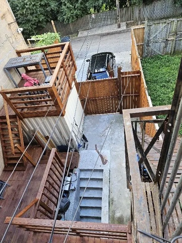 2637 Eglinton Avenue E