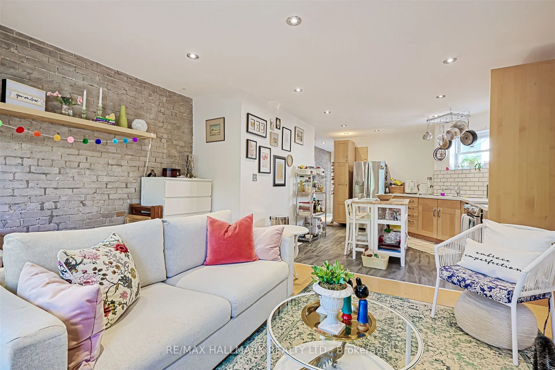 1926 Gerrard Street E