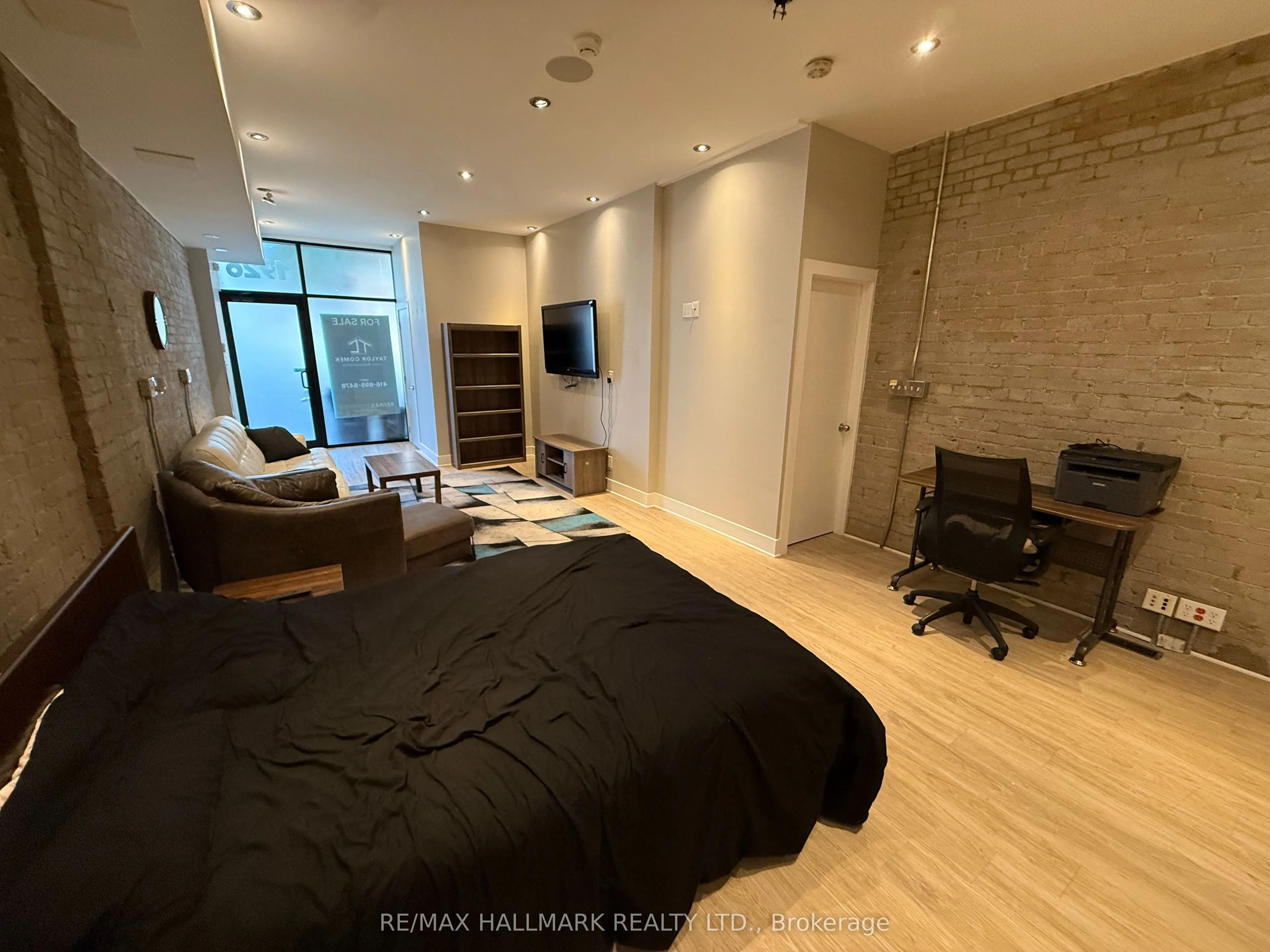 1926 Gerrard Street E