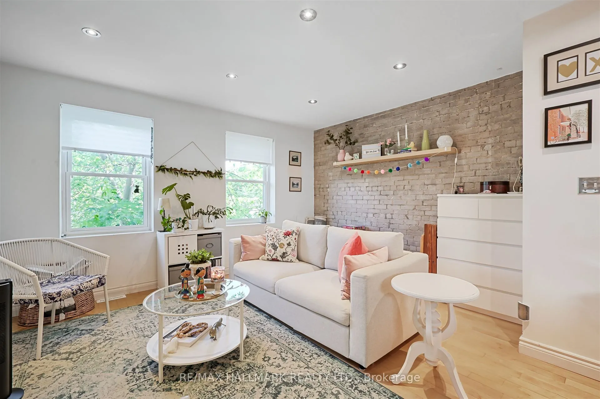 1926 Gerrard Street E