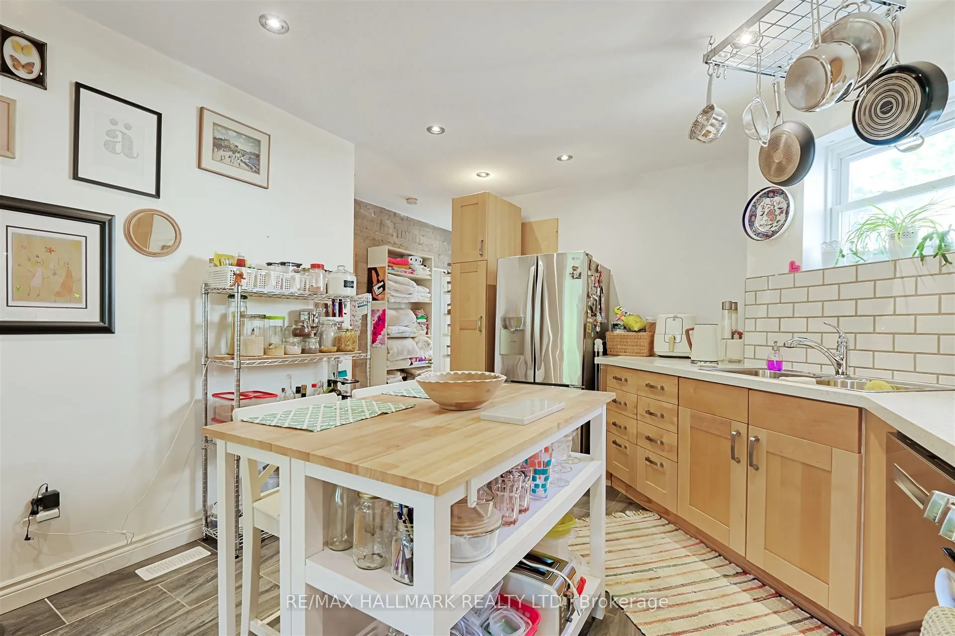 1926 Gerrard Street E