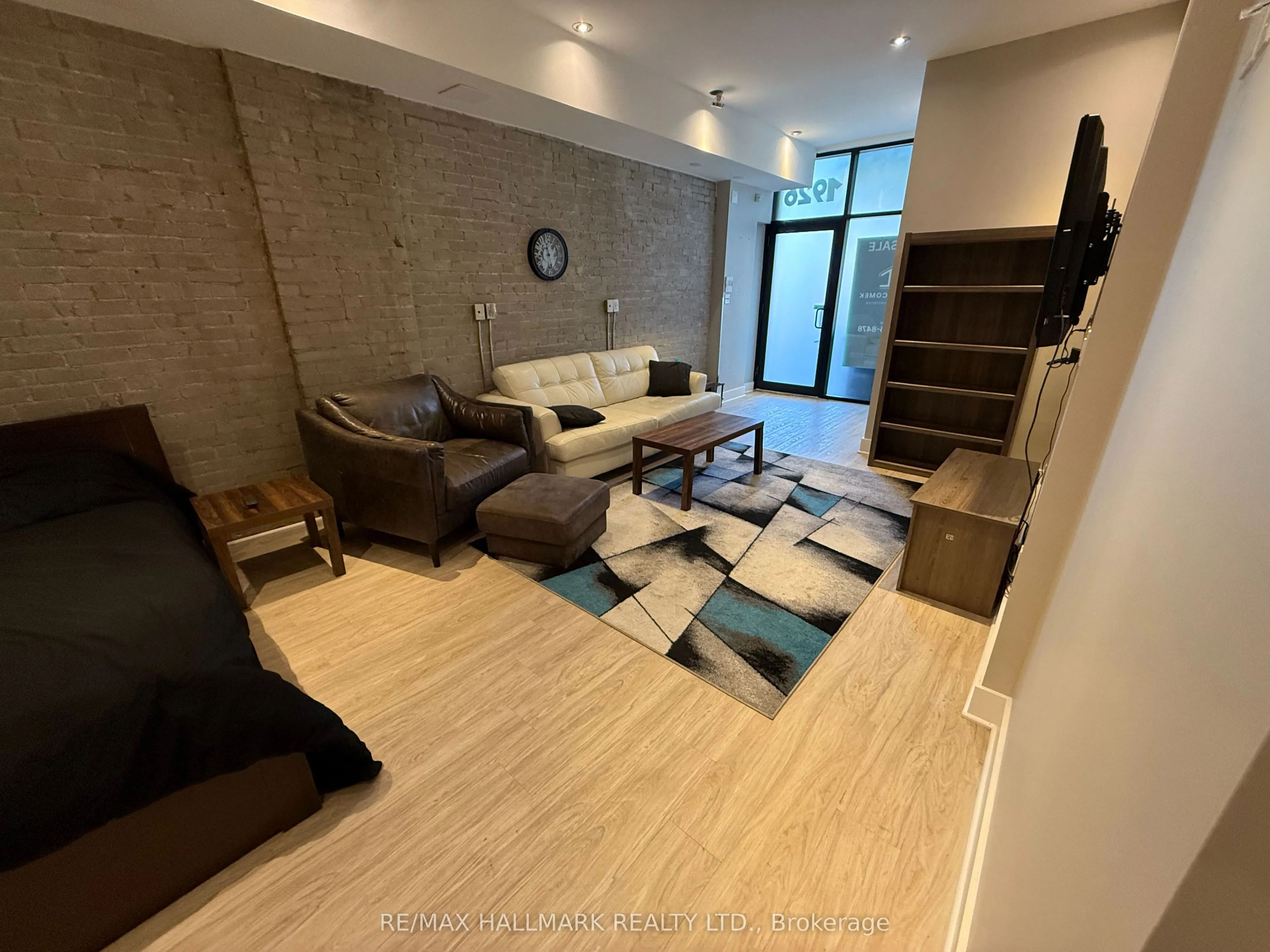 1926 Gerrard Street E