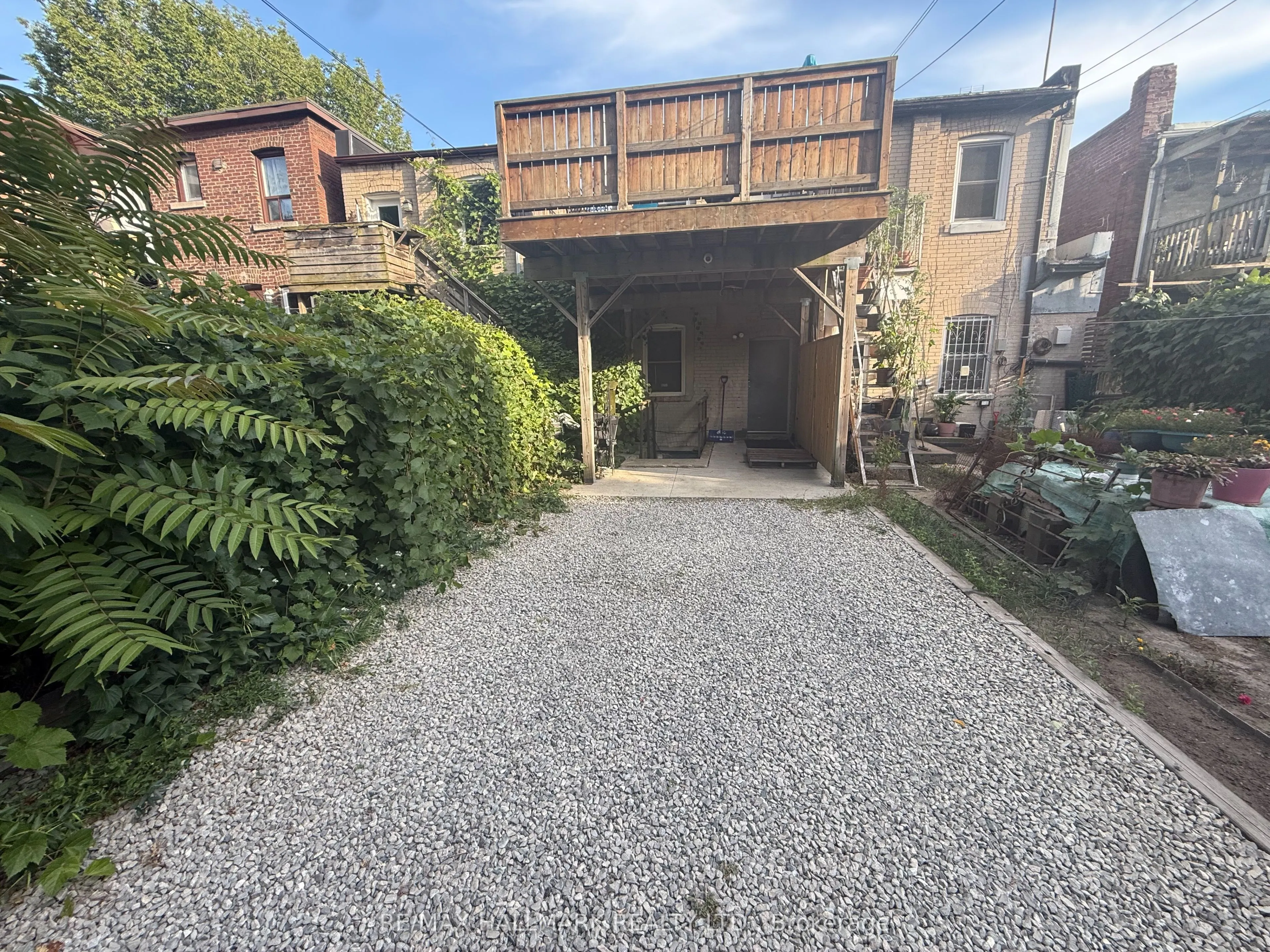 1926 Gerrard Street E