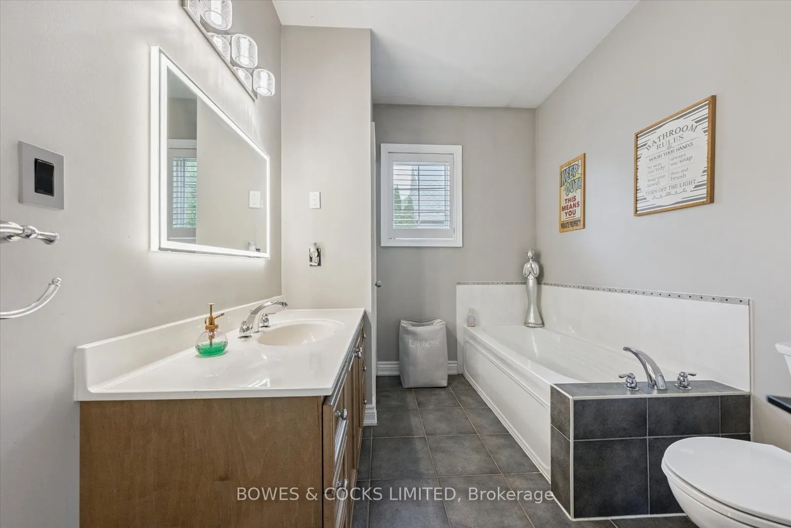 4588 Paynes Crescent