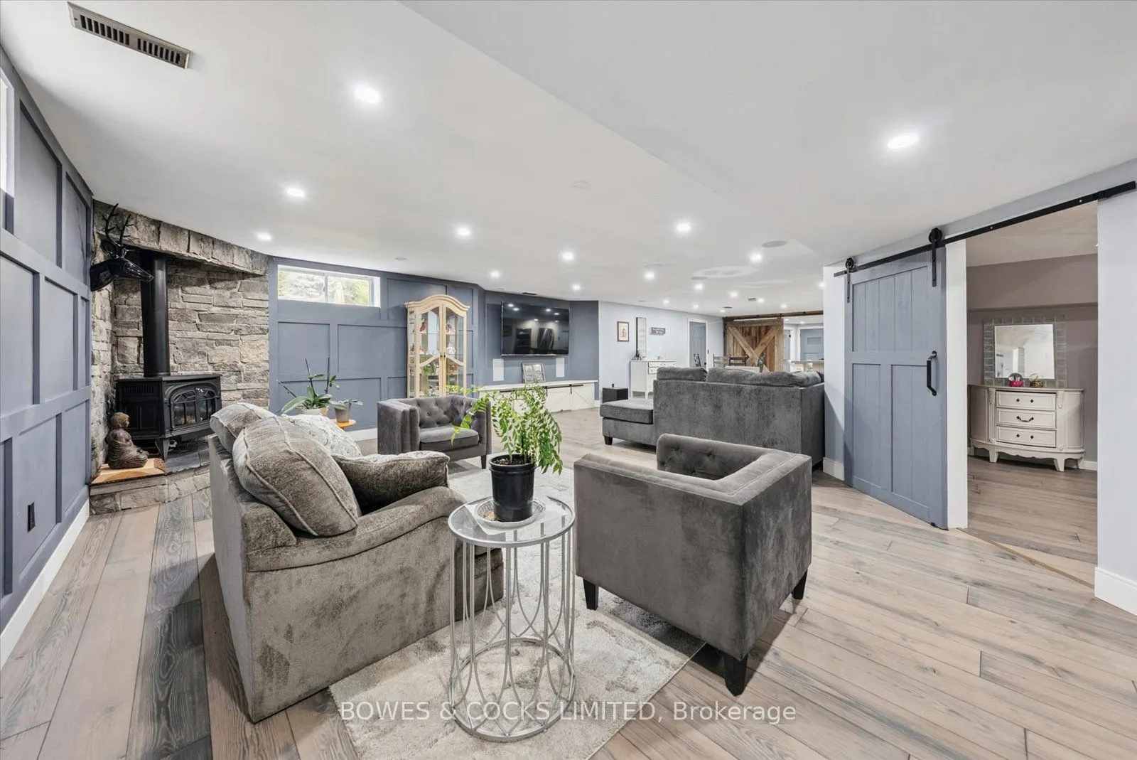 4588 Paynes Crescent