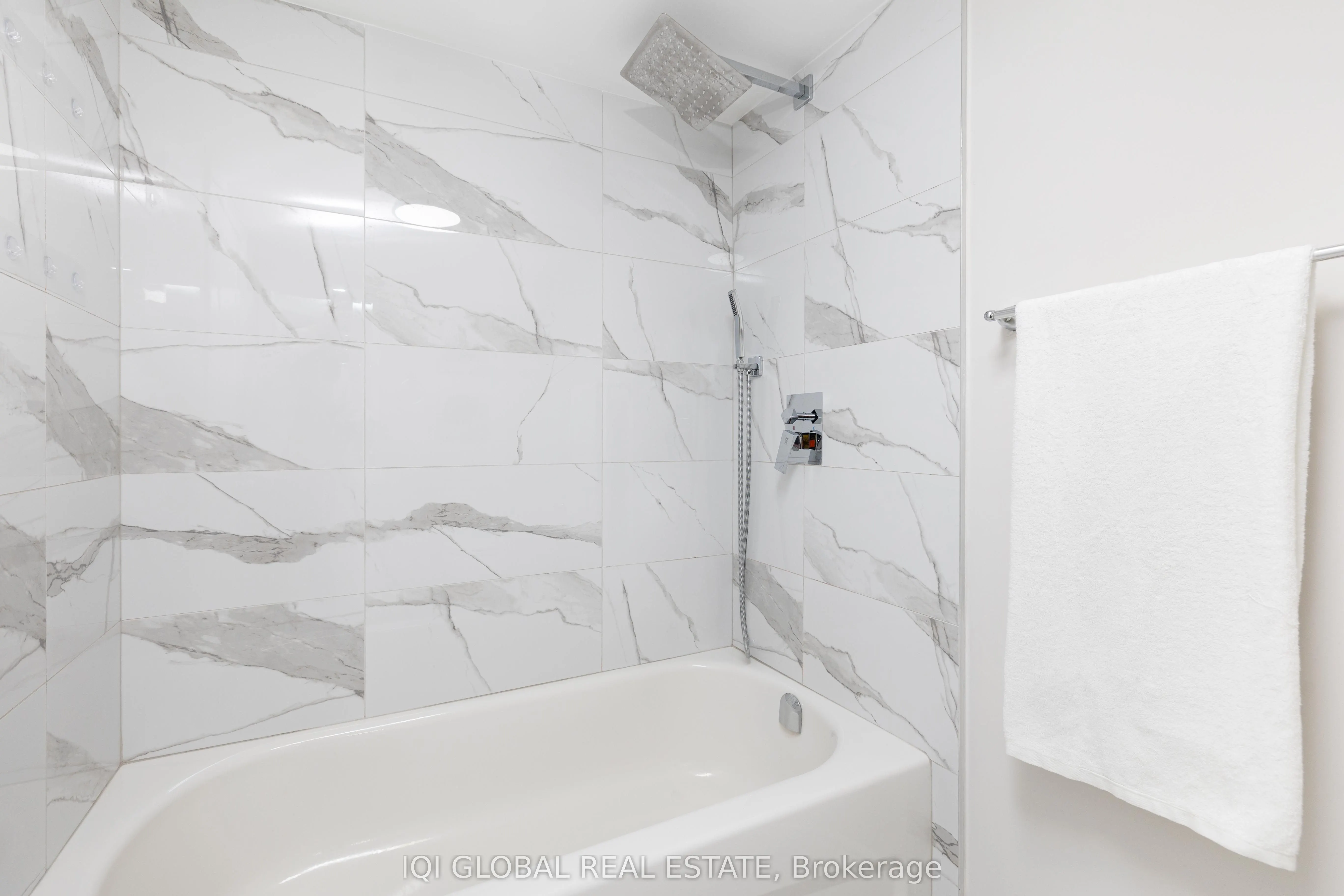 102 Central Park Boulevard S