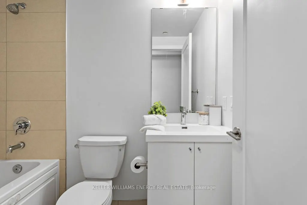 2550 Simcoe Street N, #2421