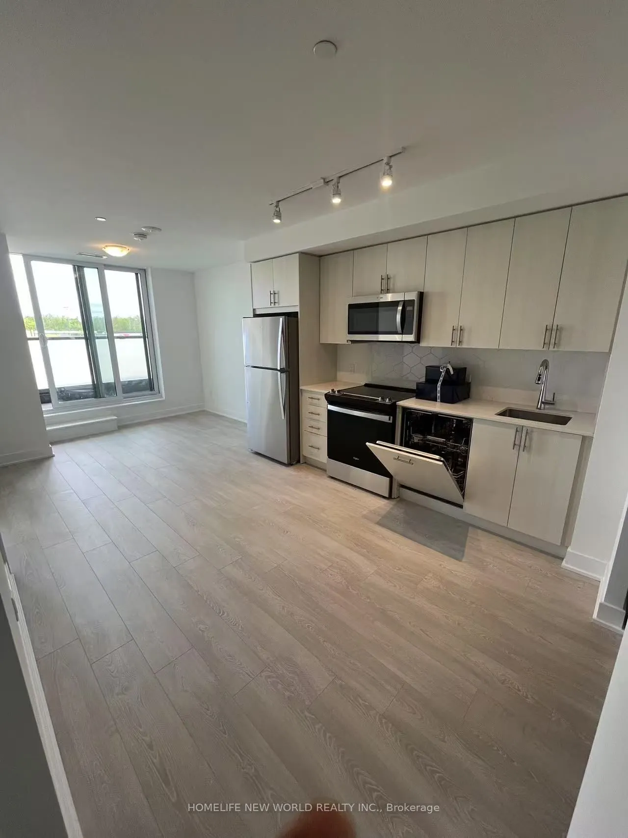 2545 Simcoe Street N, #350