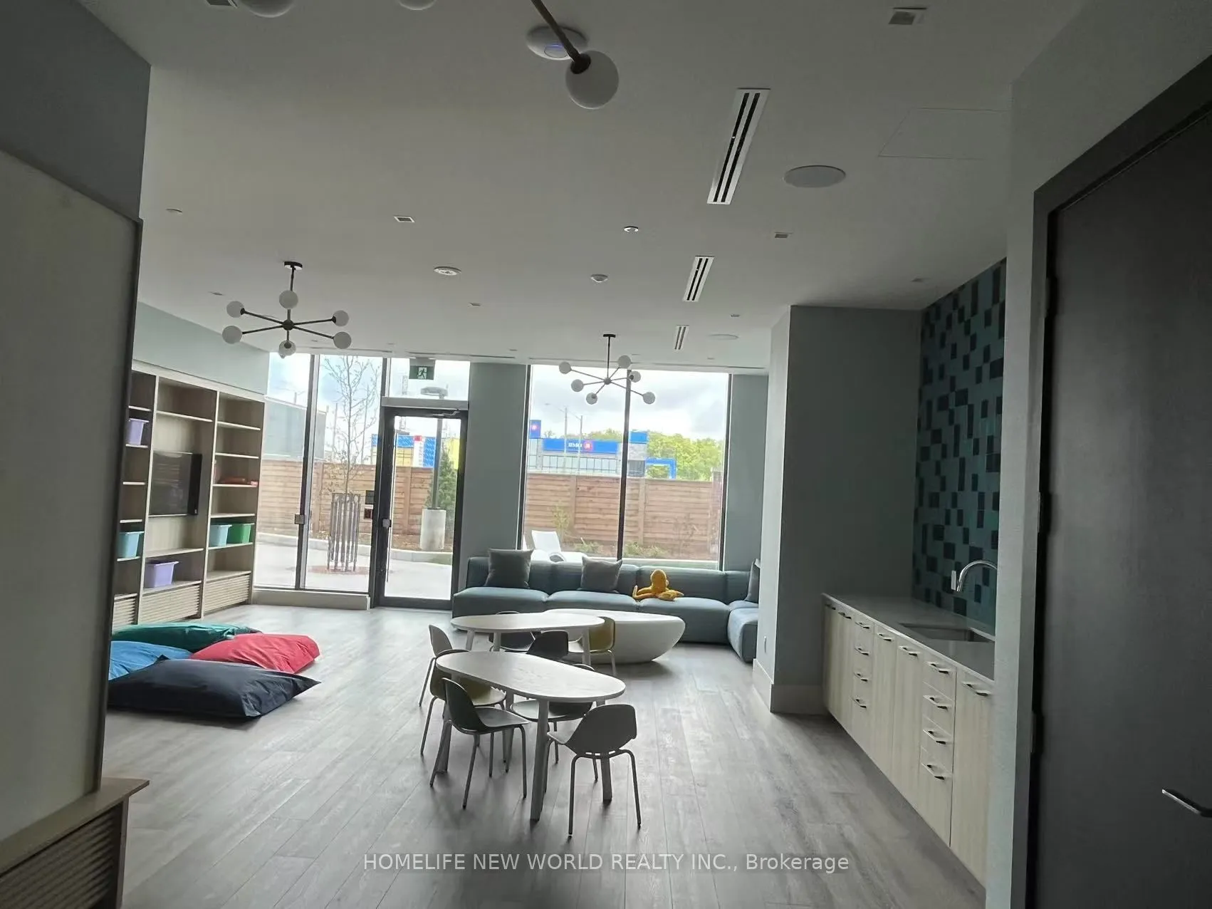 2545 Simcoe Street N, #350