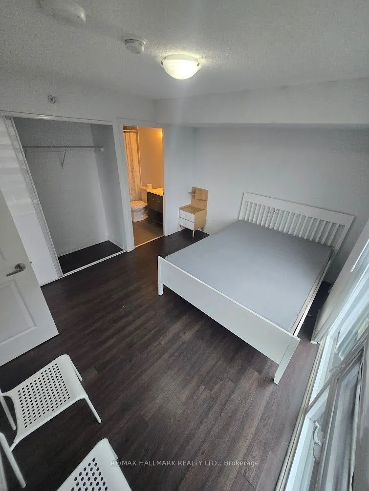 30 Meadowglen Place, #612