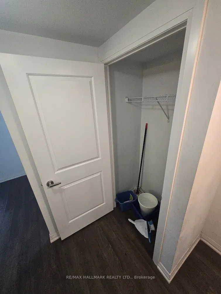 30 Meadowglen Place, #612