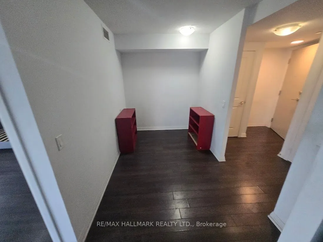 30 Meadowglen Place, #612