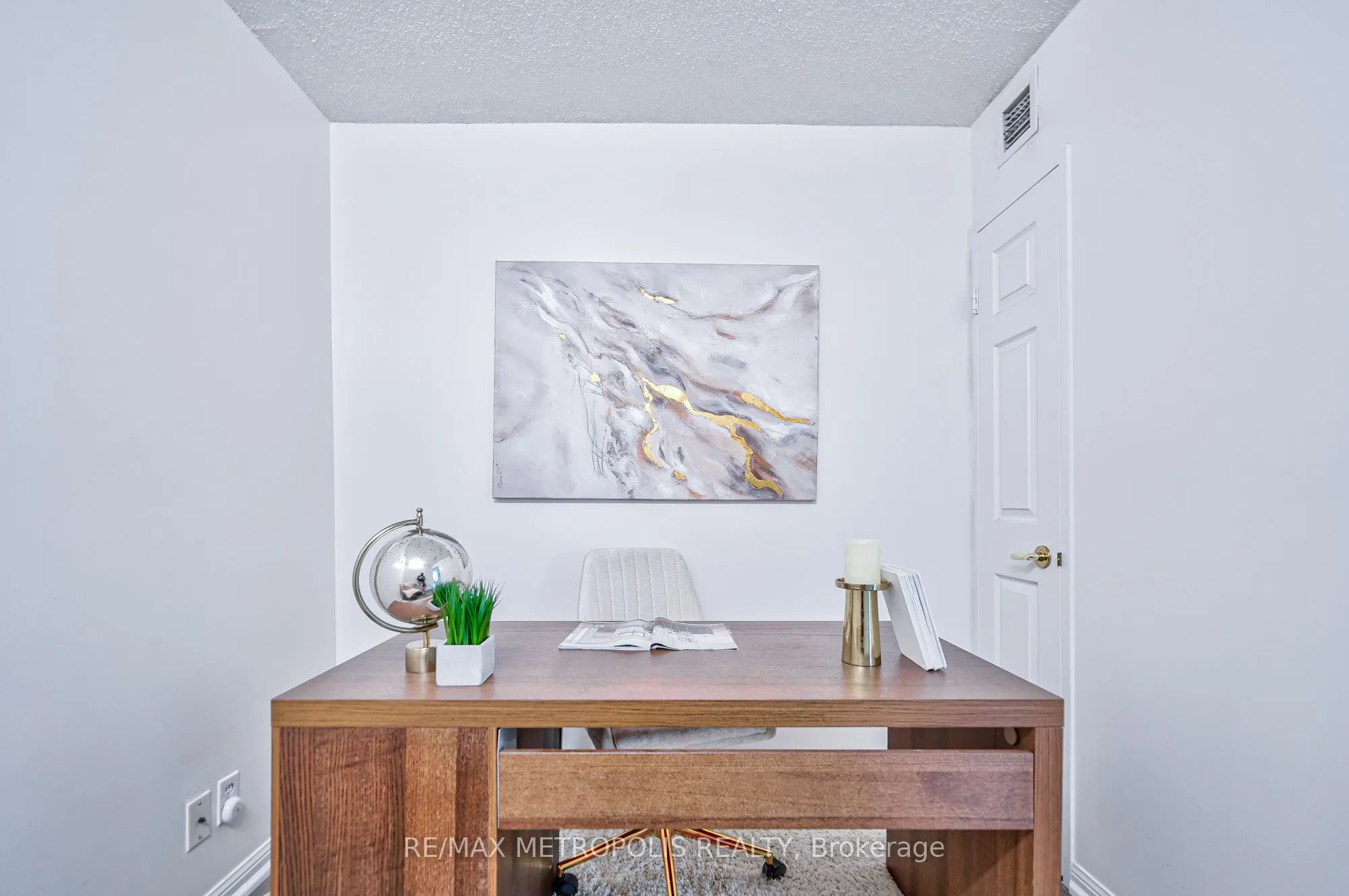 11 Lee Centre Drive, #PH109