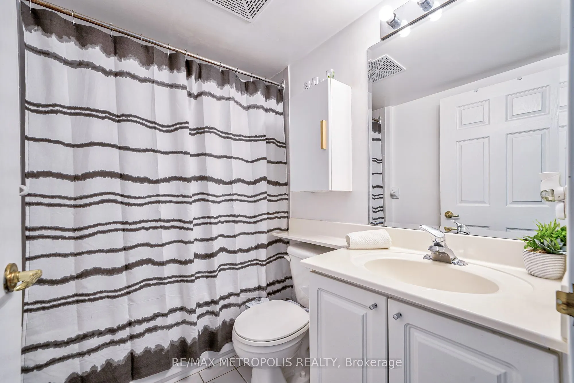 11 Lee Centre Drive, #PH109