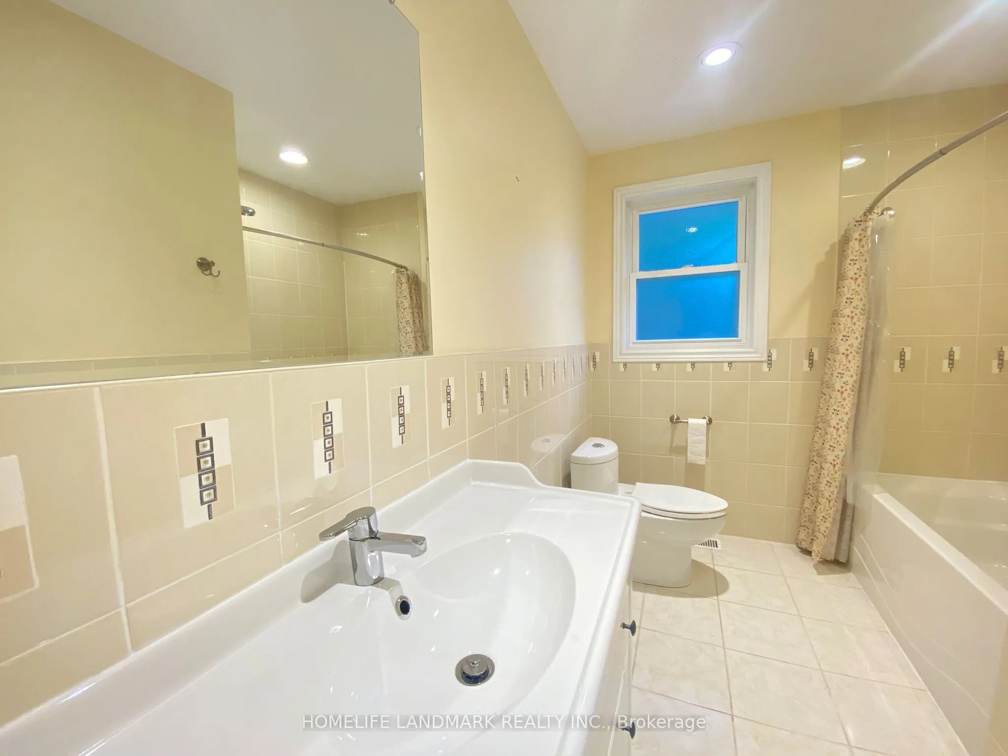 156 Guildwood Parkway, #Upper