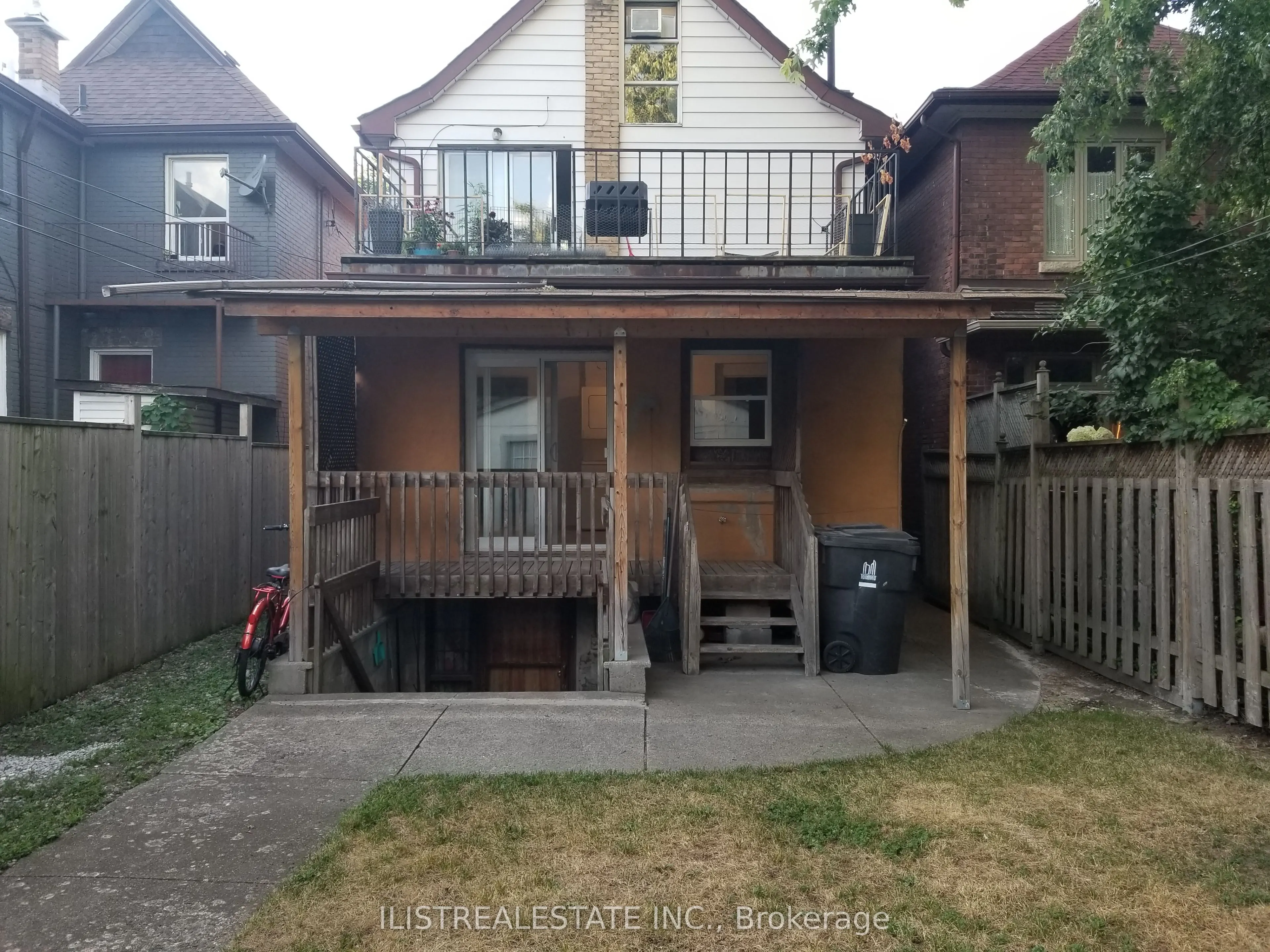 2143 Gerrard Street E, #Main Fl