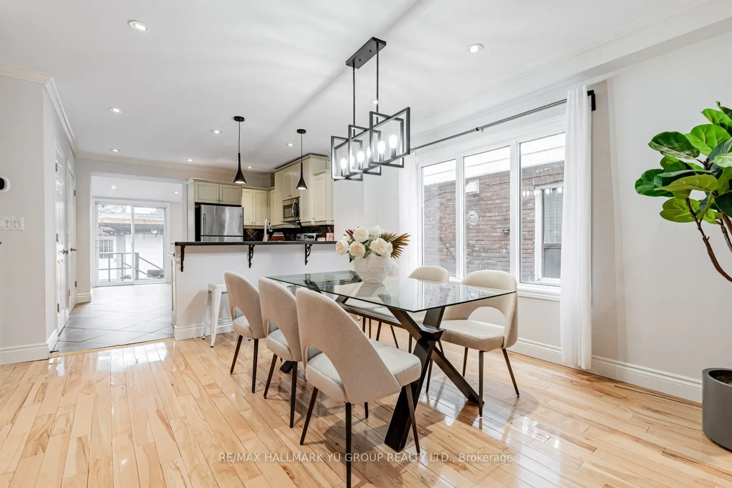 402 Milverton Boulevard