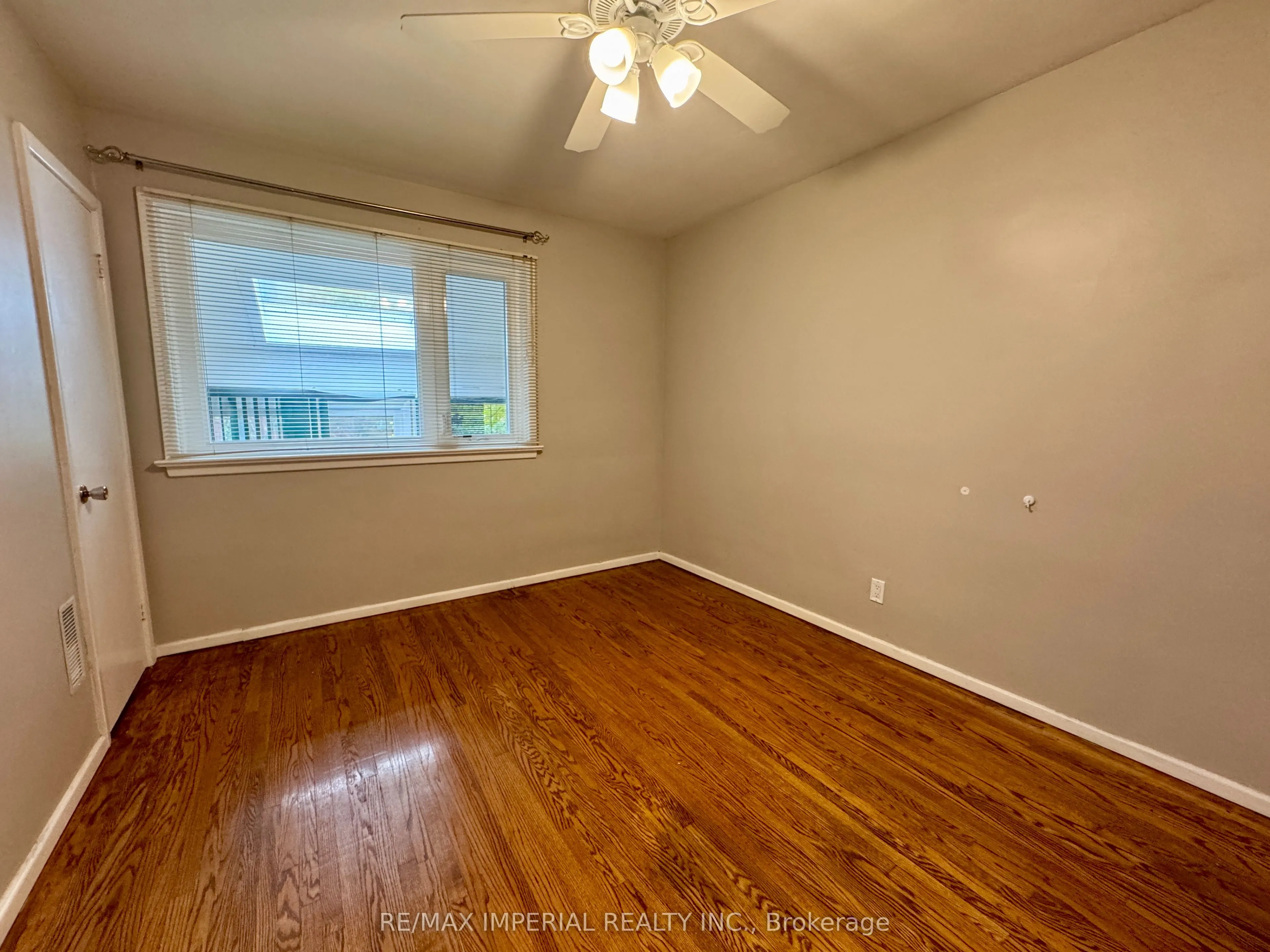 30 Ivordale Crescent, #Main