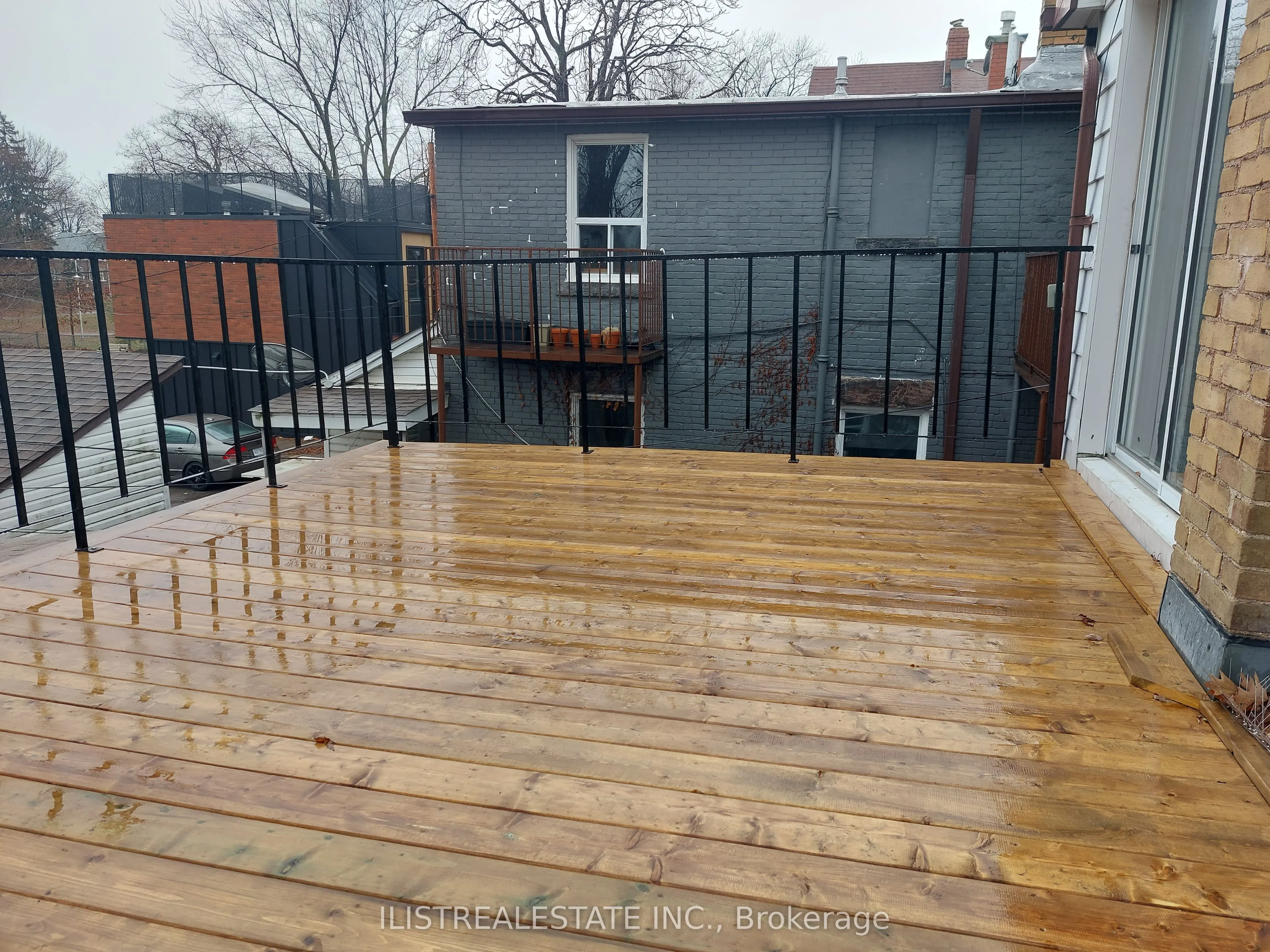 2143 Gerrard Street E, #Upper