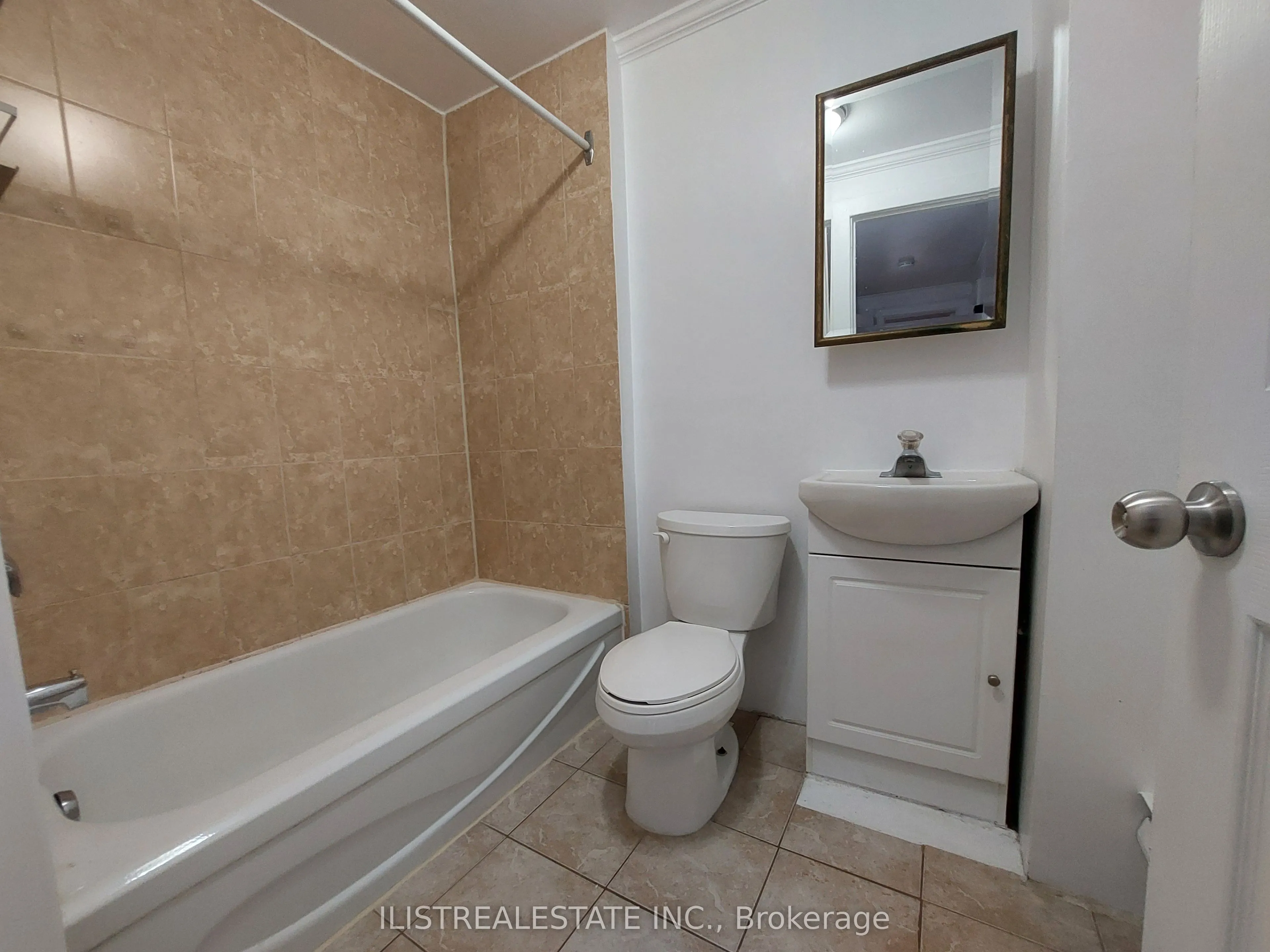 2143 Gerrard Street E, #Upper