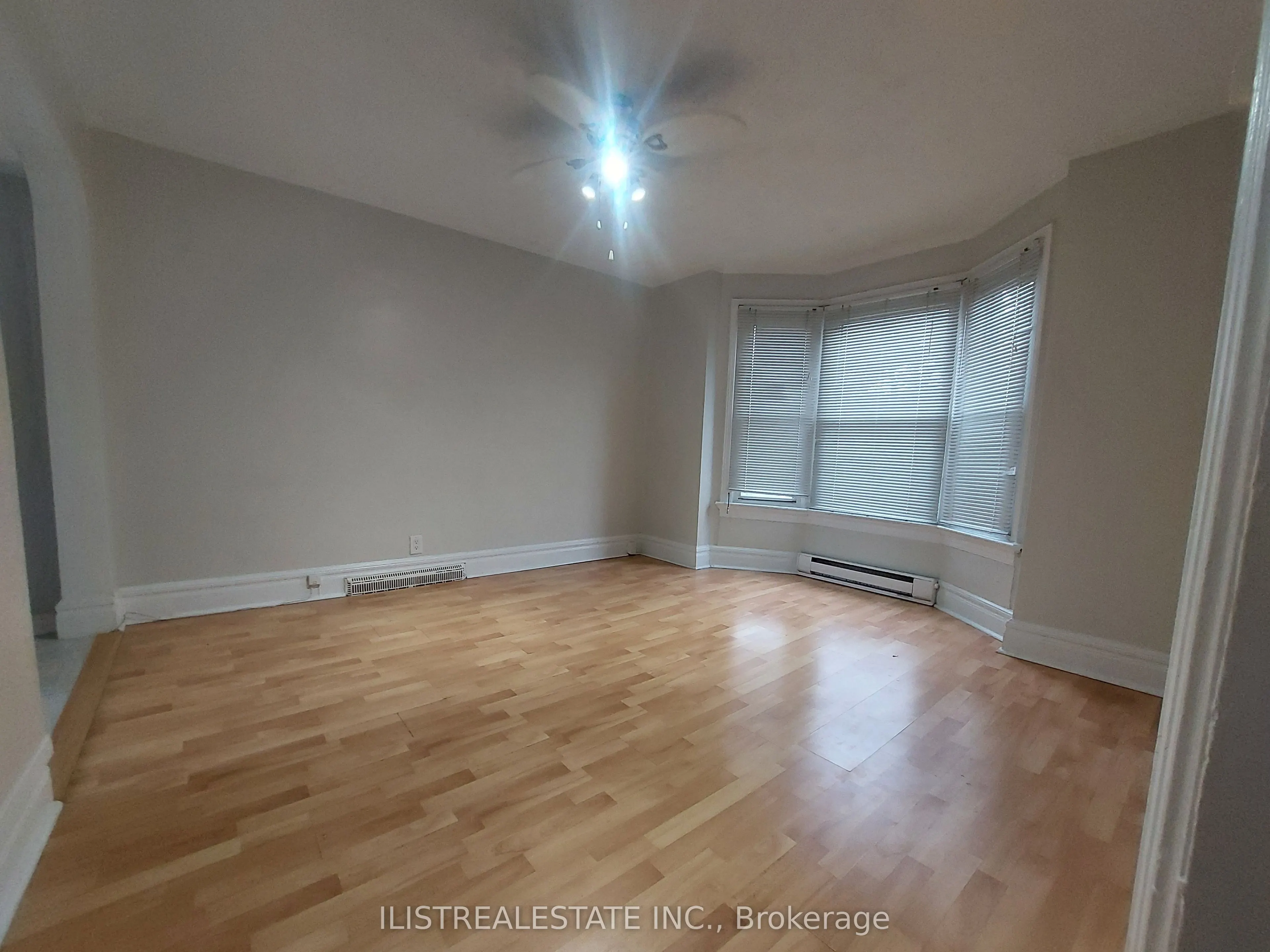 2143 Gerrard Street E, #Upper