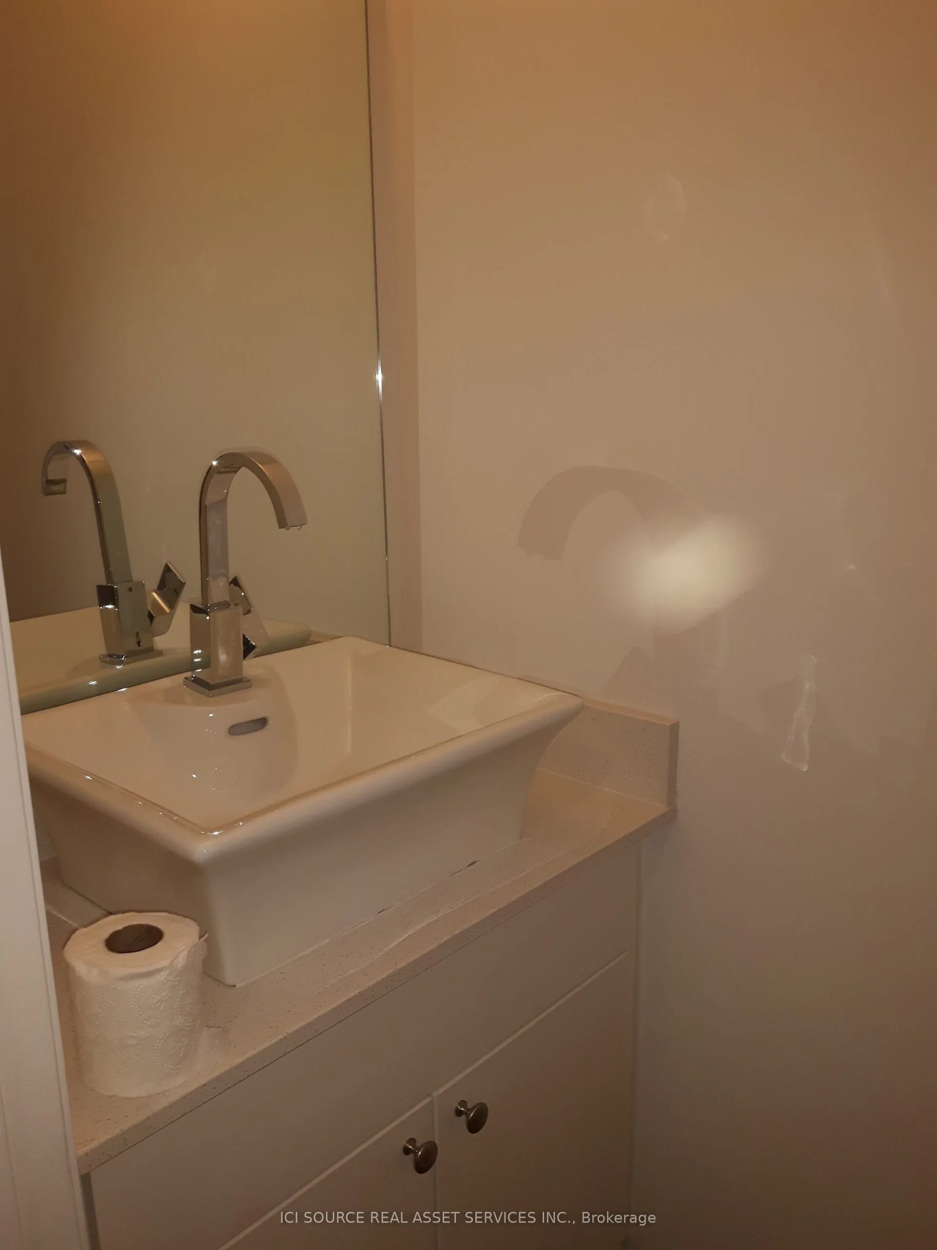 200 Woodbine Avenue, #208