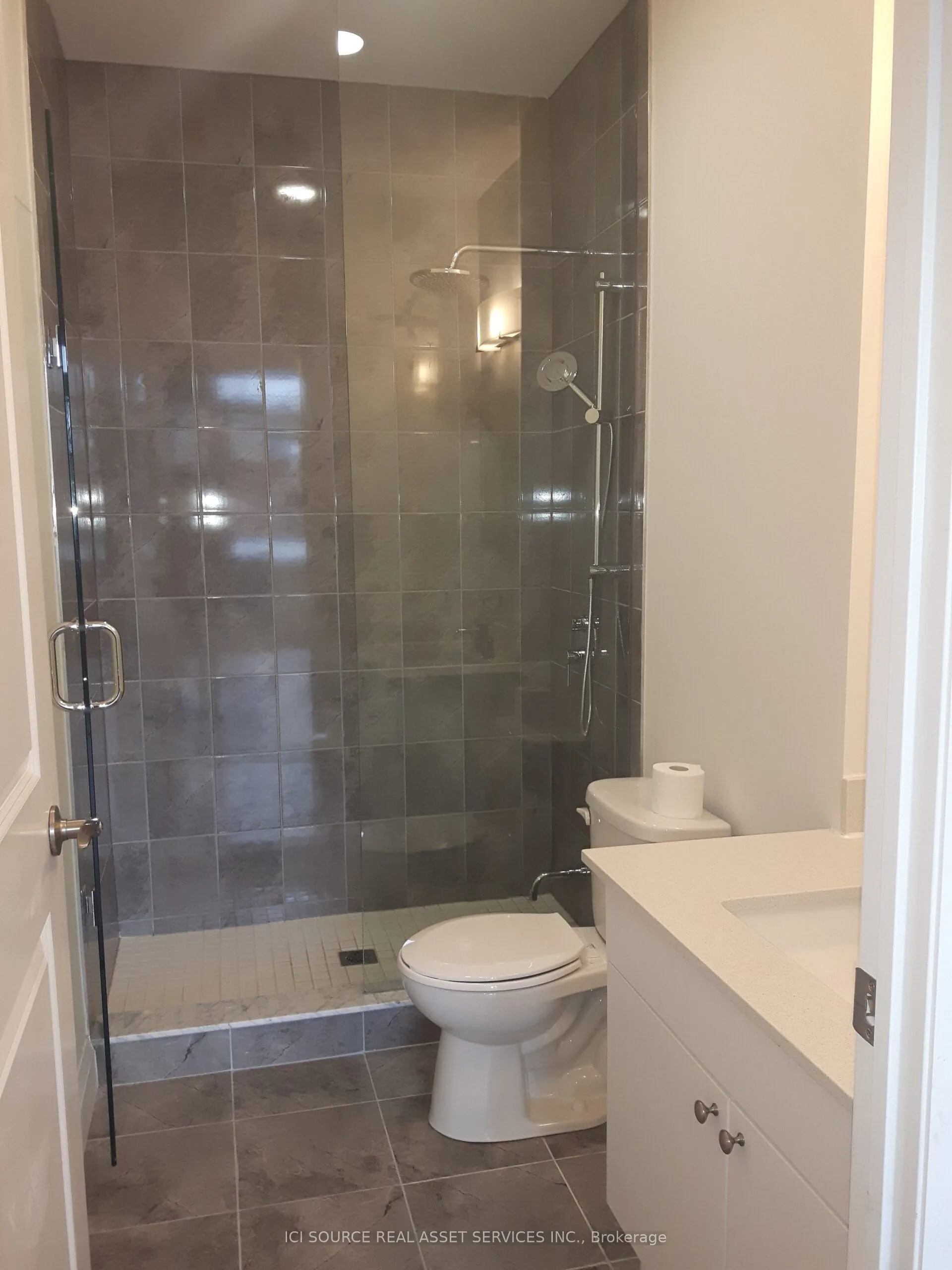 200 Woodbine Avenue, #208