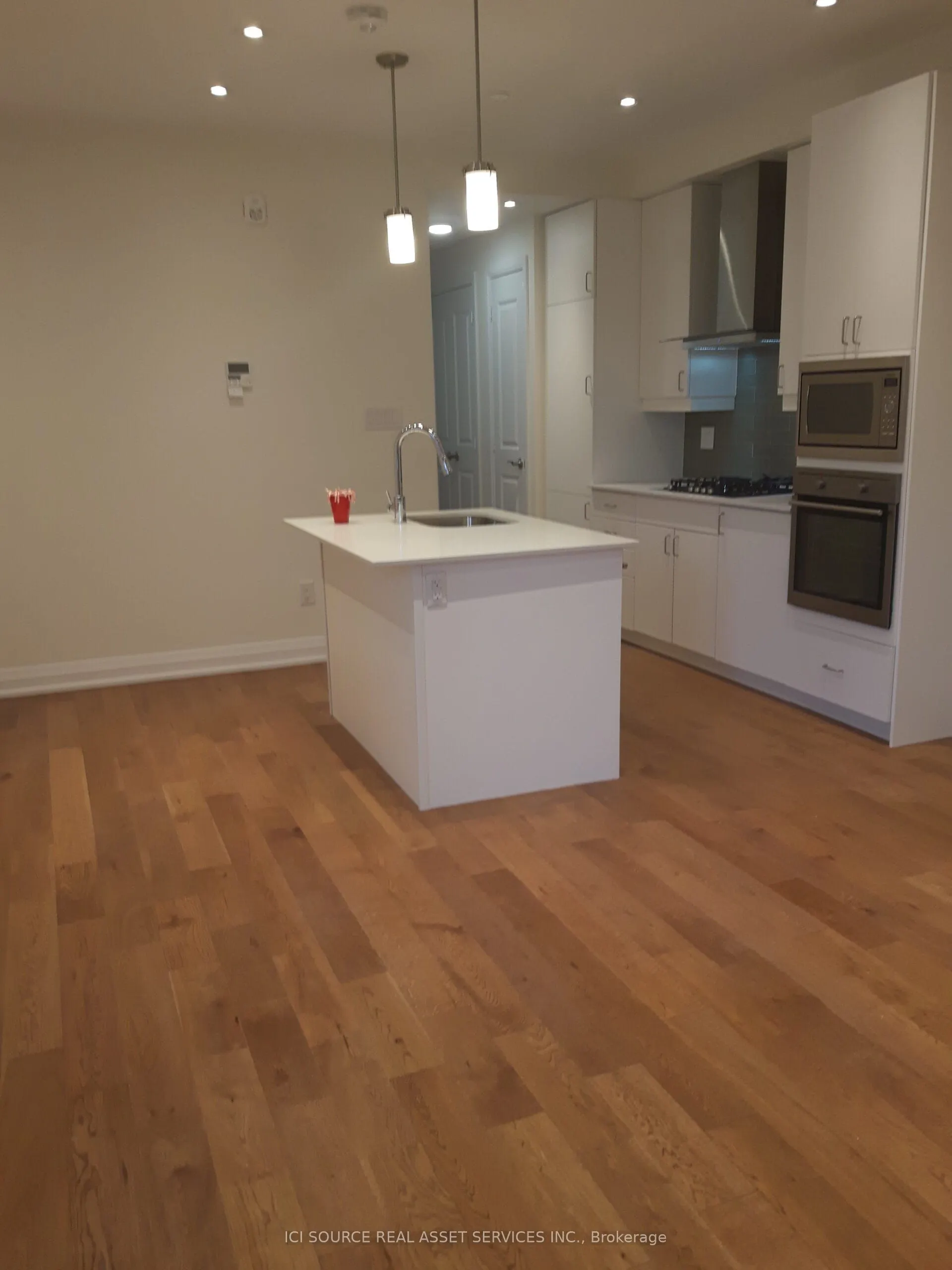 200 Woodbine Avenue, #208