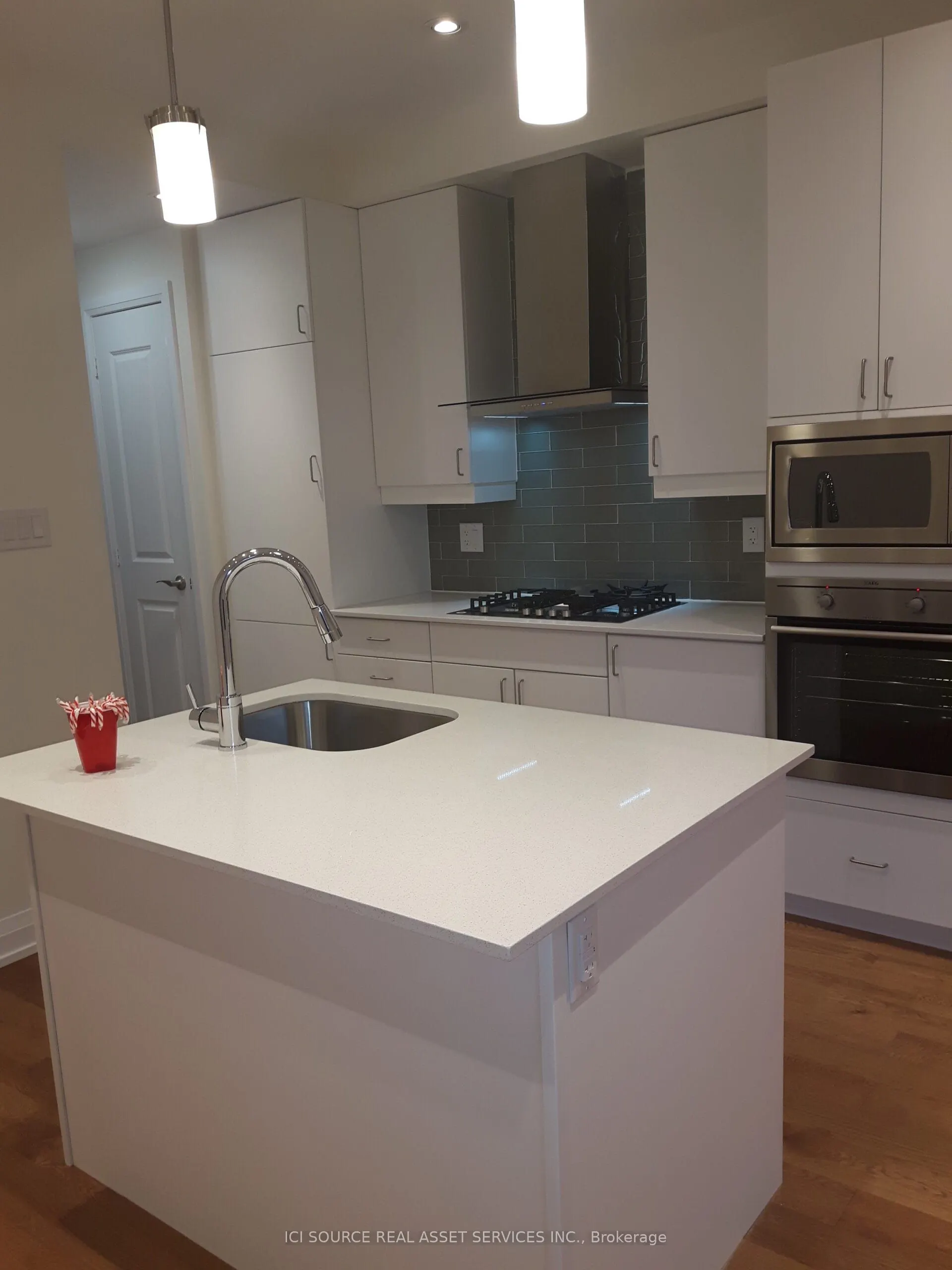 200 Woodbine Avenue, #208