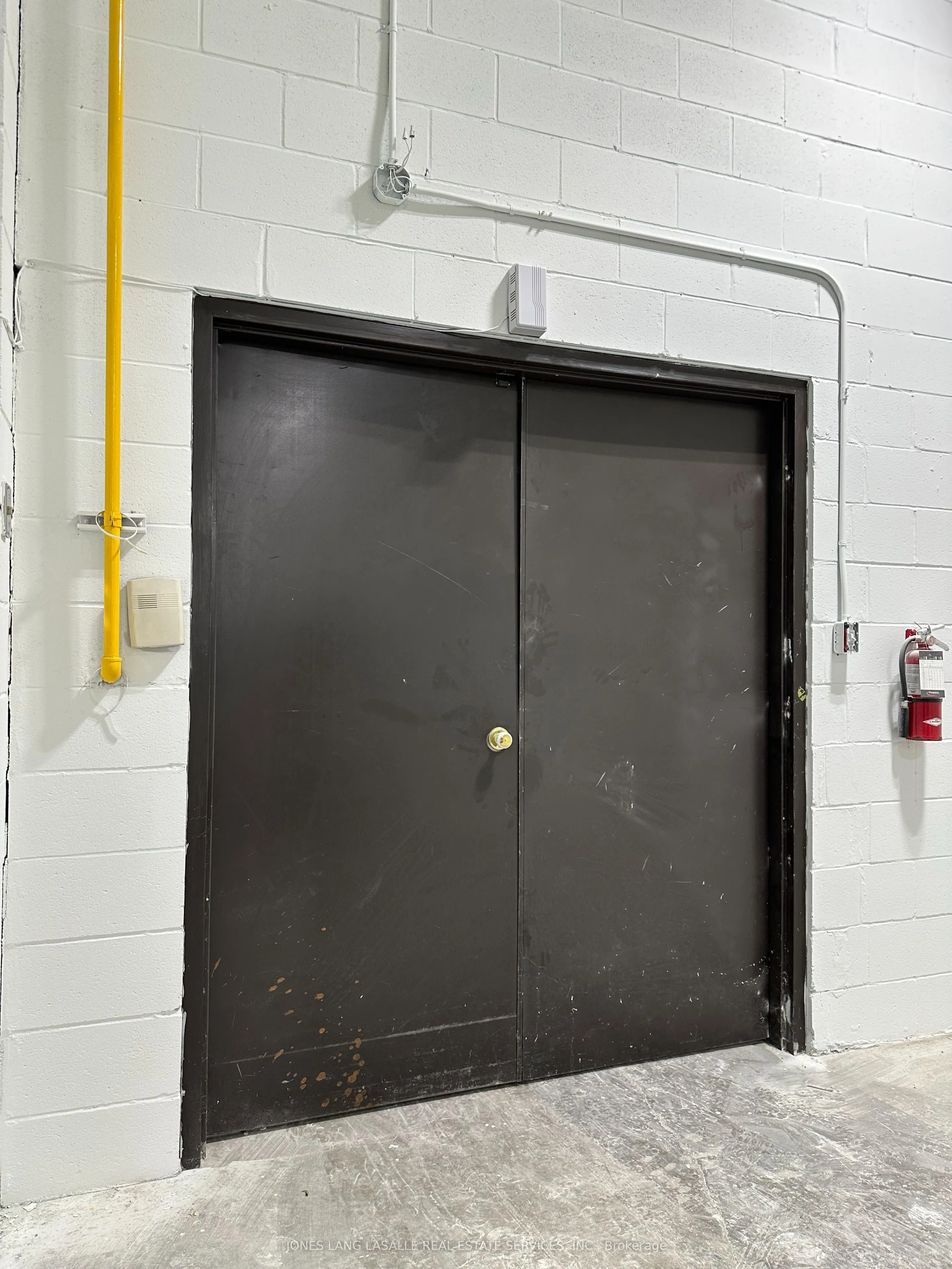 585 Middlefield Road, #20