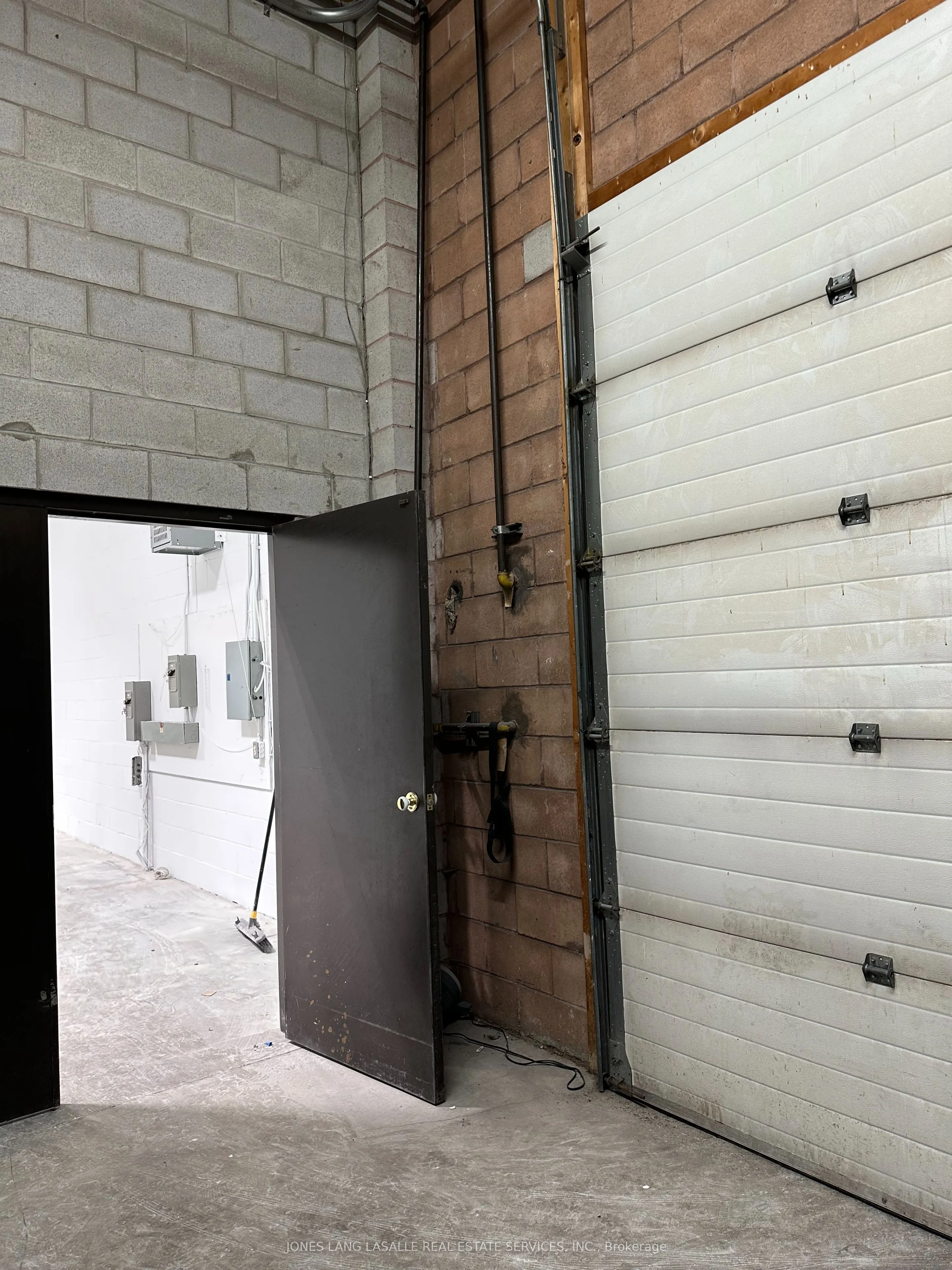 585 Middlefield Road, #20