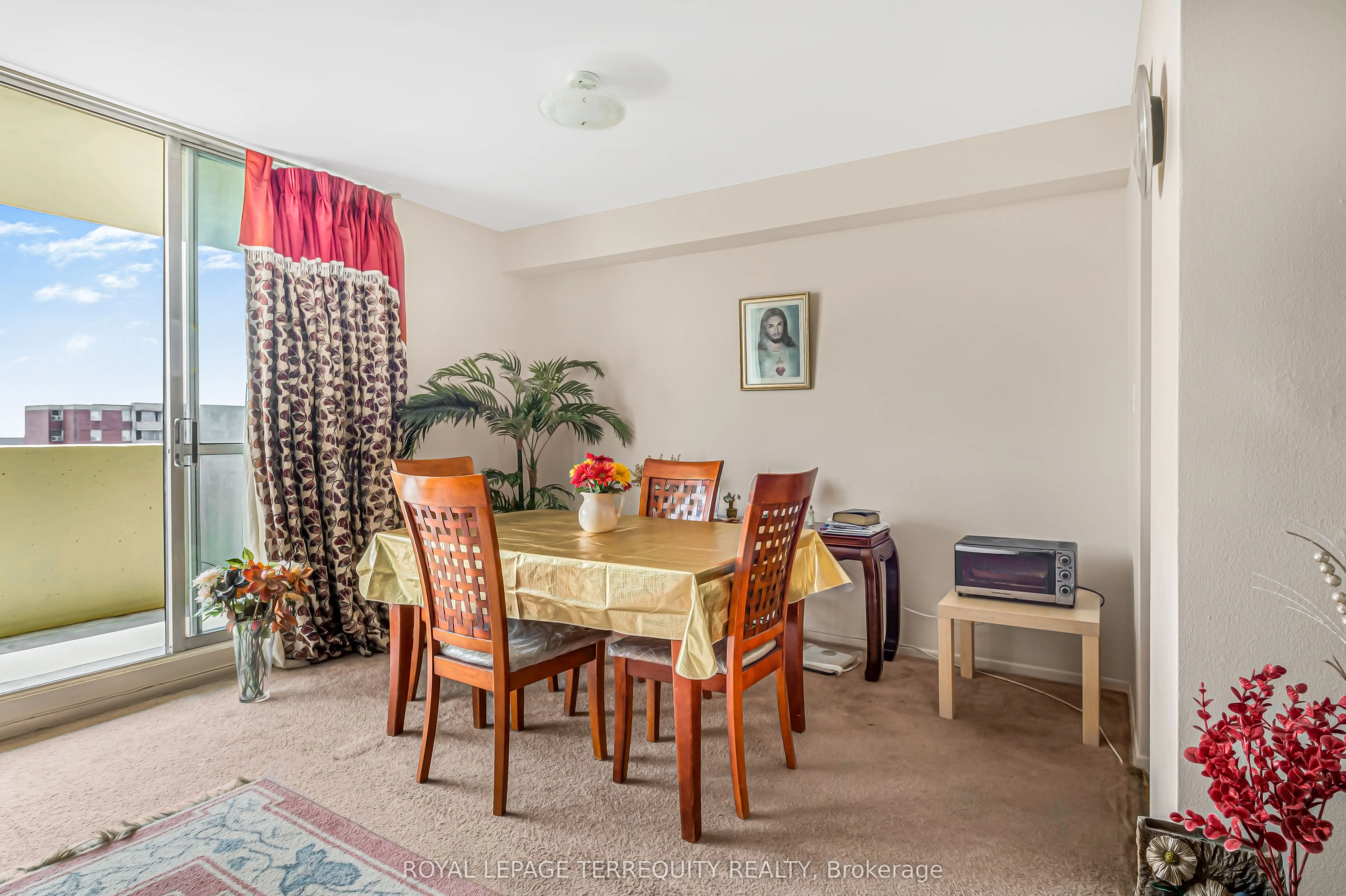 5 Massey Square, #2807