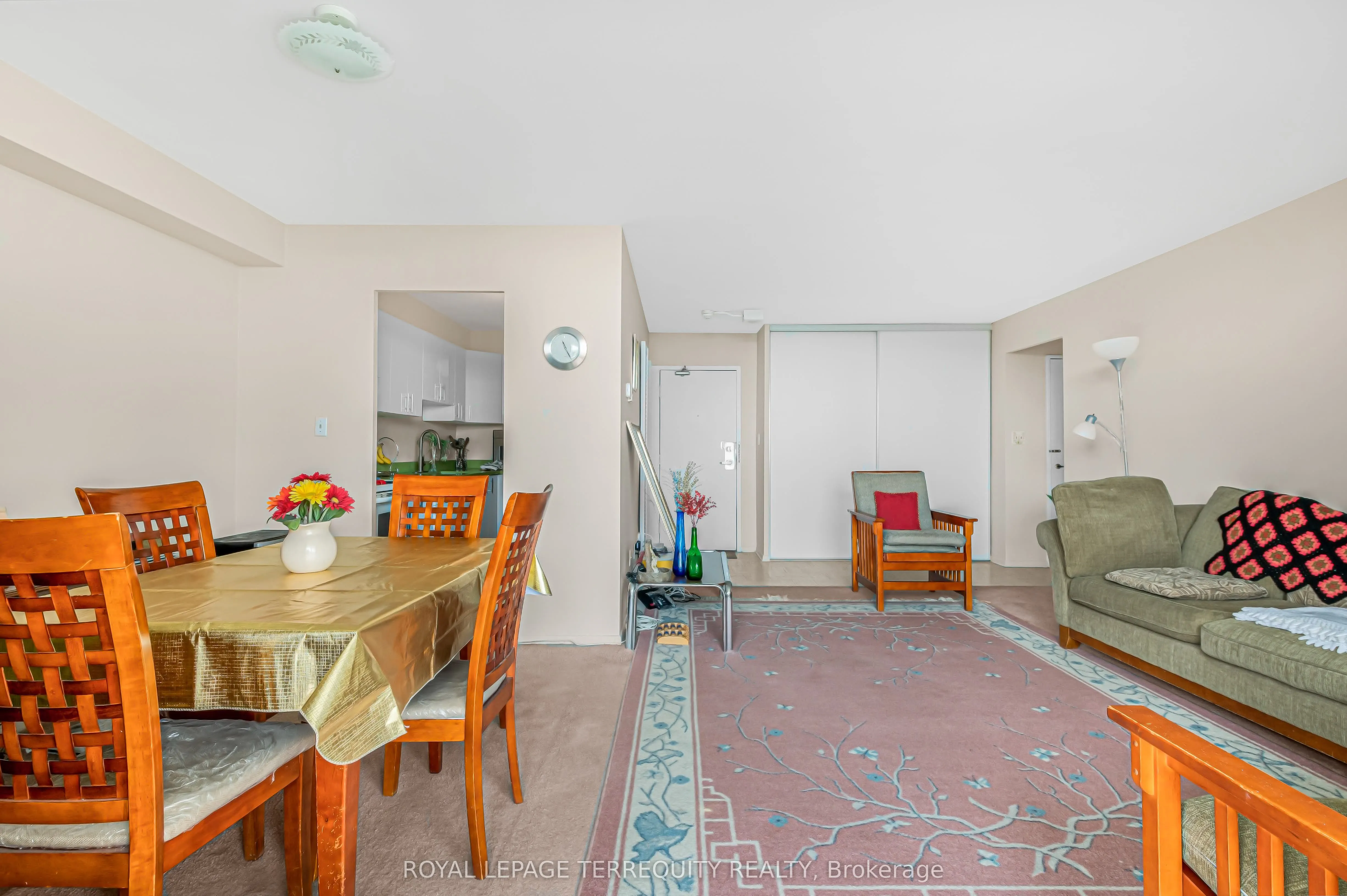 5 Massey Square, #2807