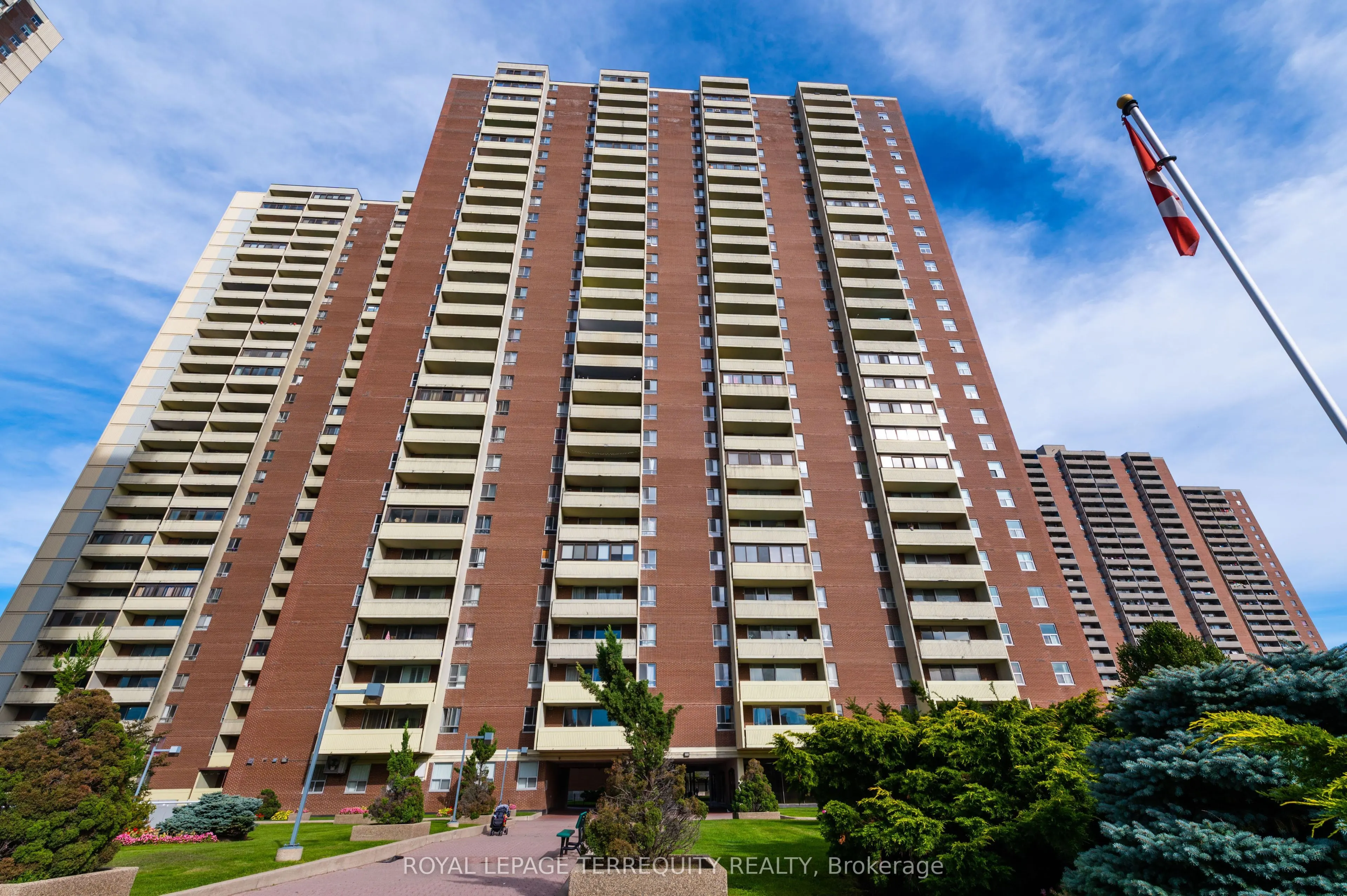 5 Massey Square, #2807