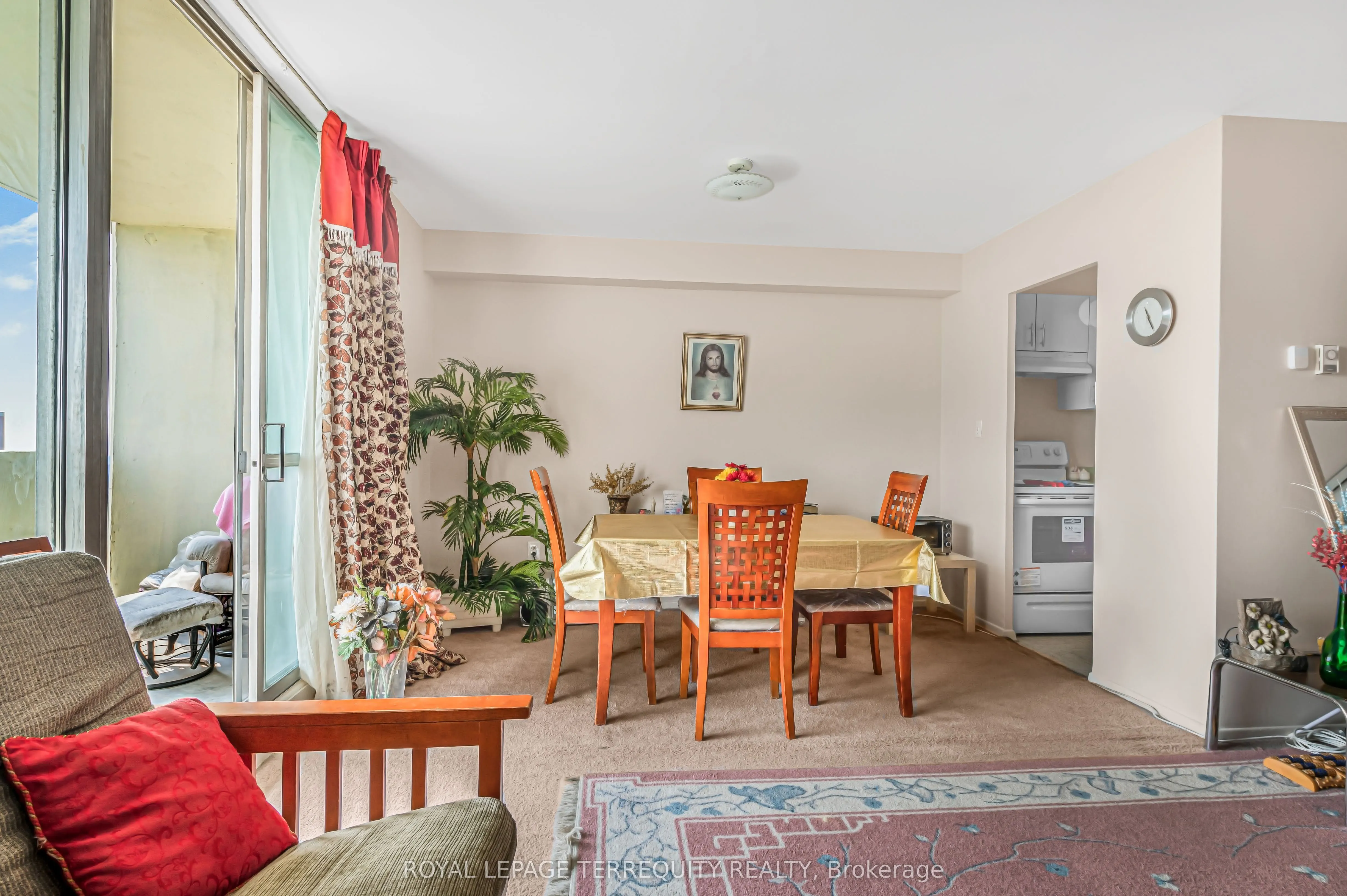 5 Massey Square, #2807