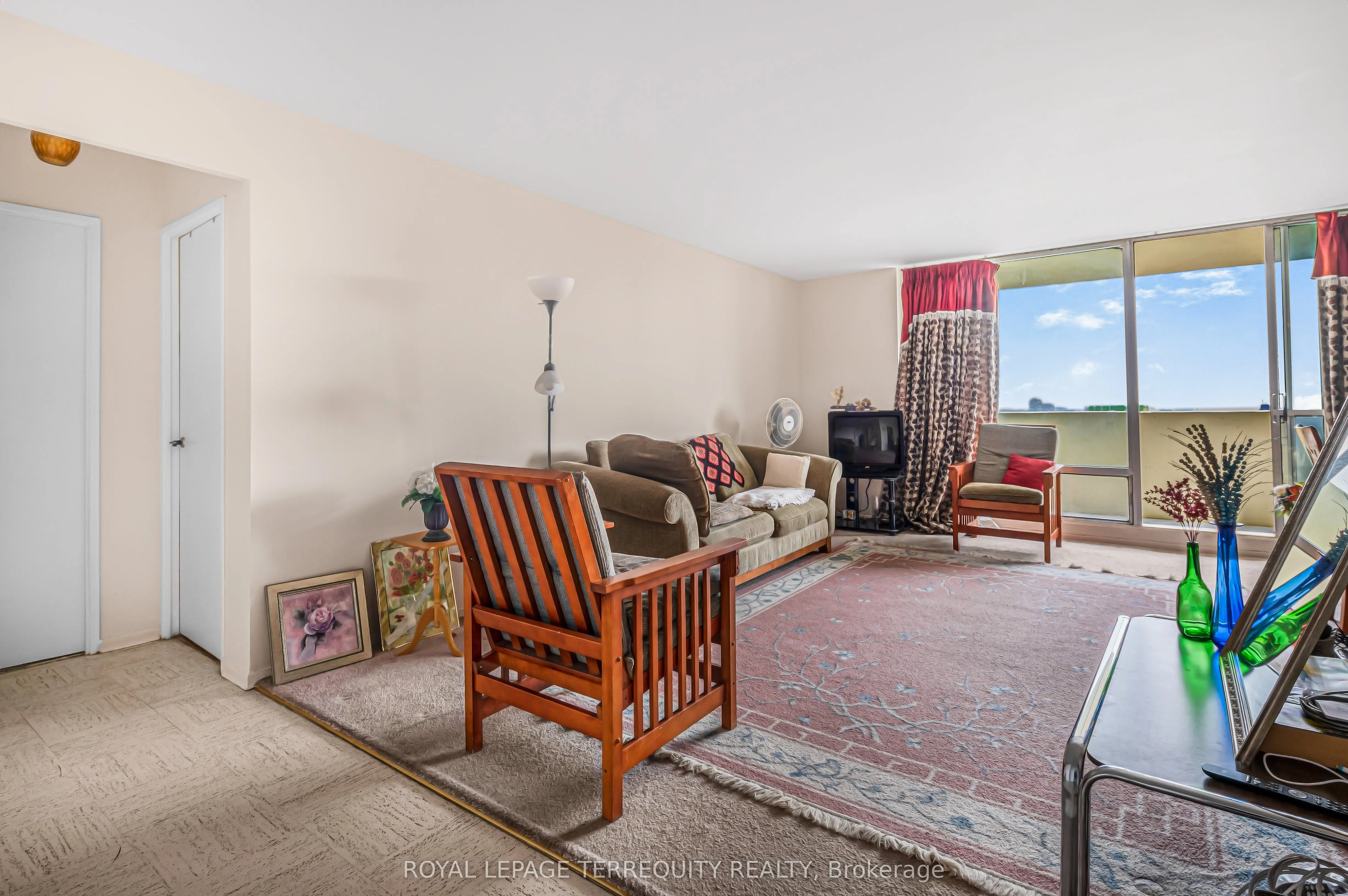 5 Massey Square, #2807