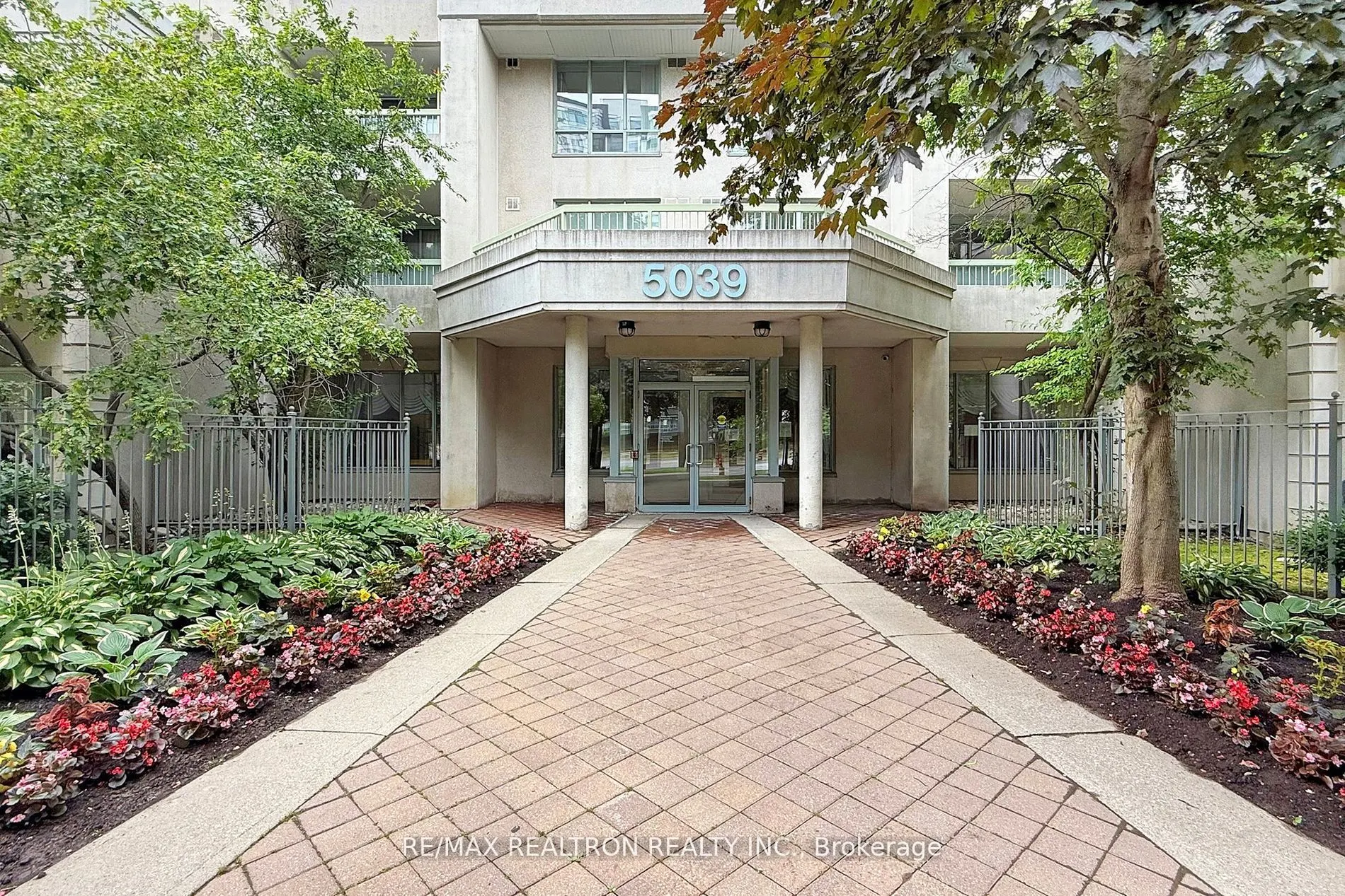 5039 Finch Avenue E, #1113