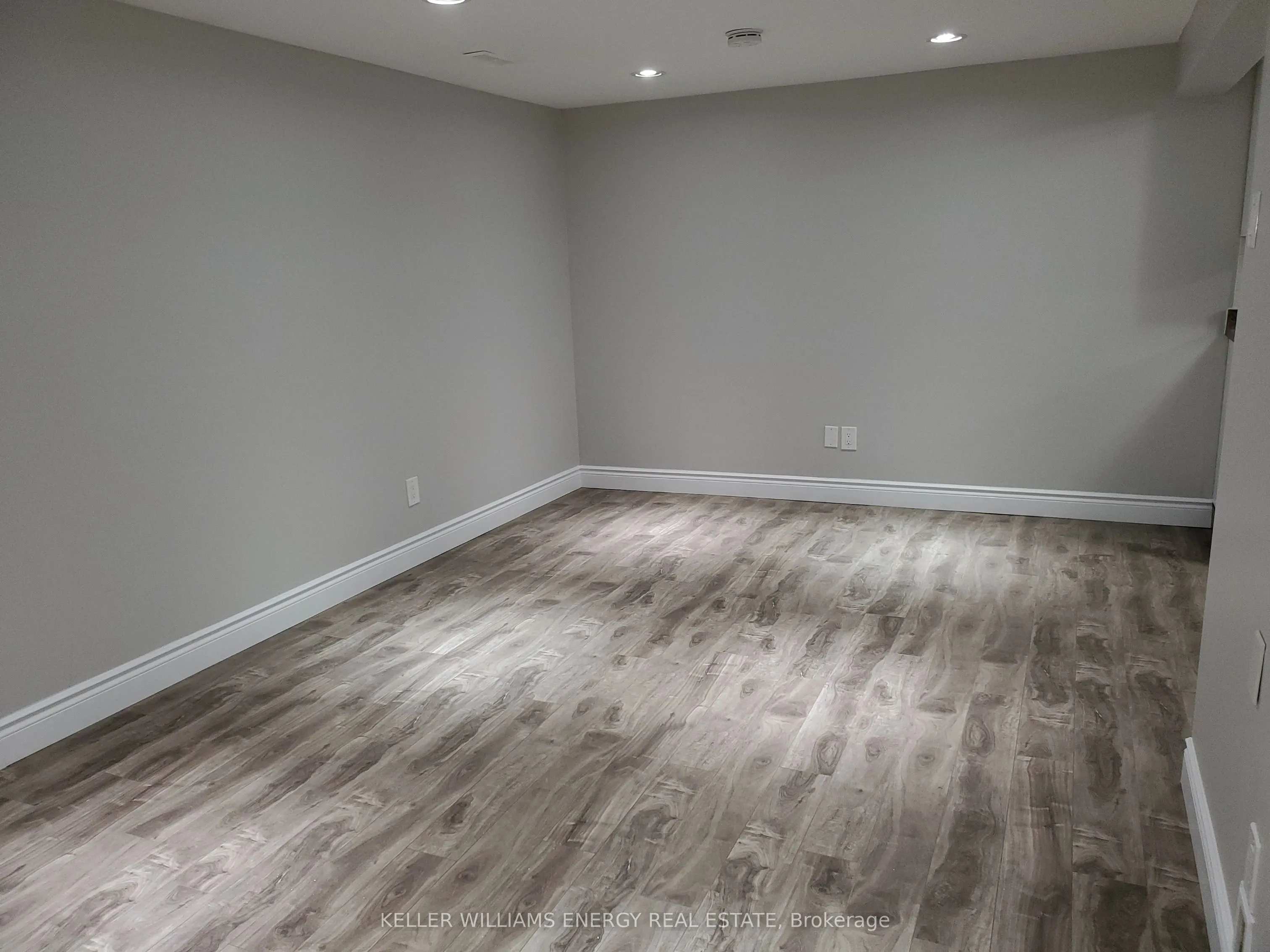 1137 Norman Crescent, #Lower