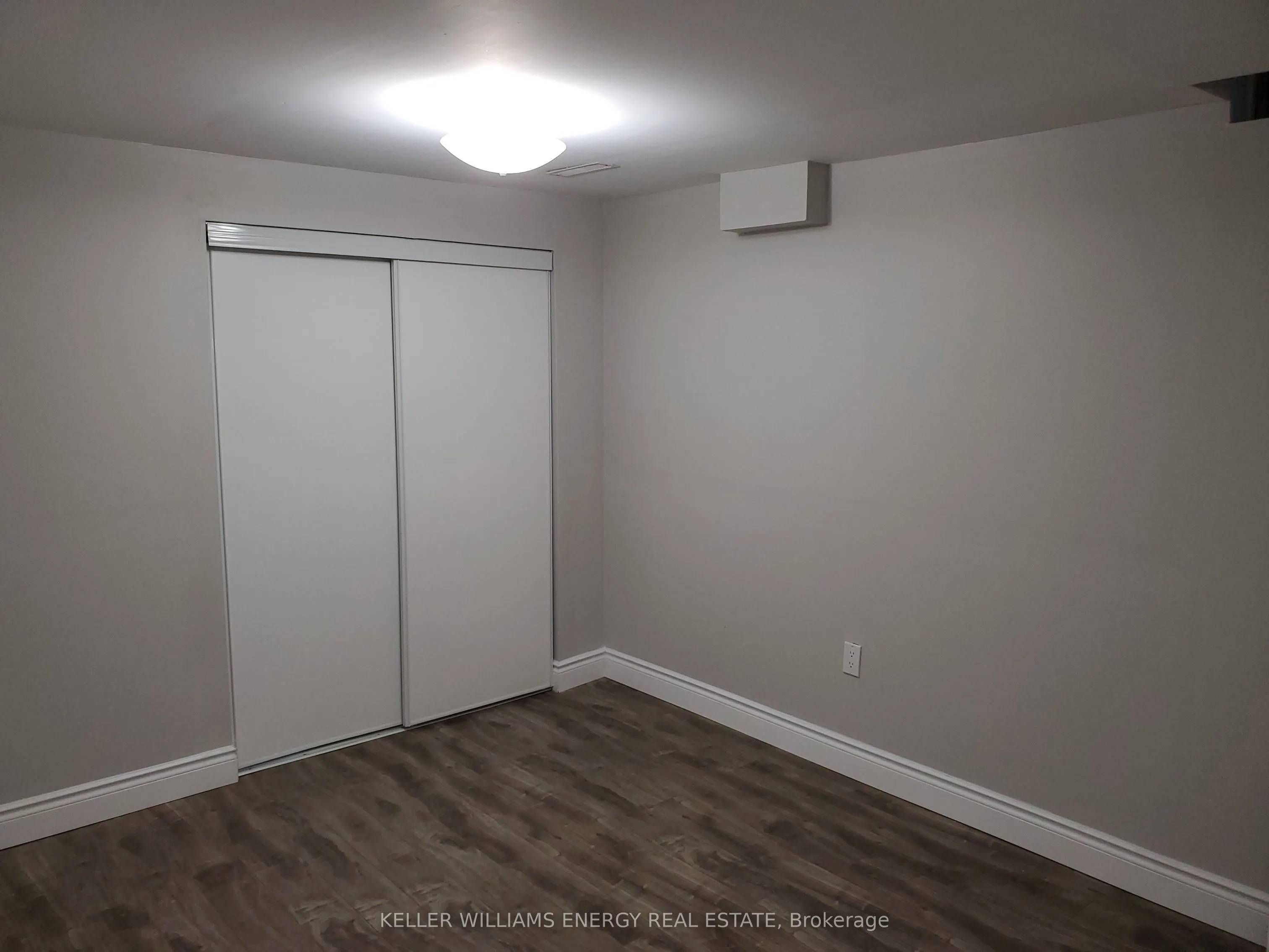 1137 Norman Crescent, #Lower