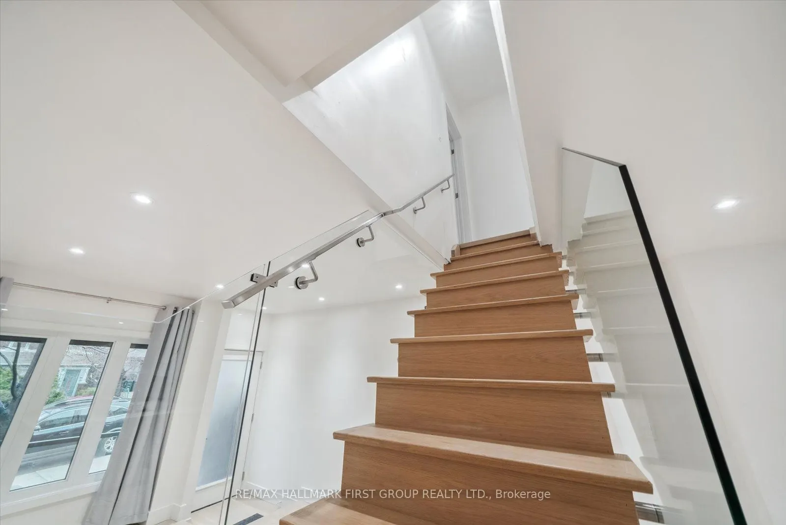 285 Rhodes Avenue, #Upper