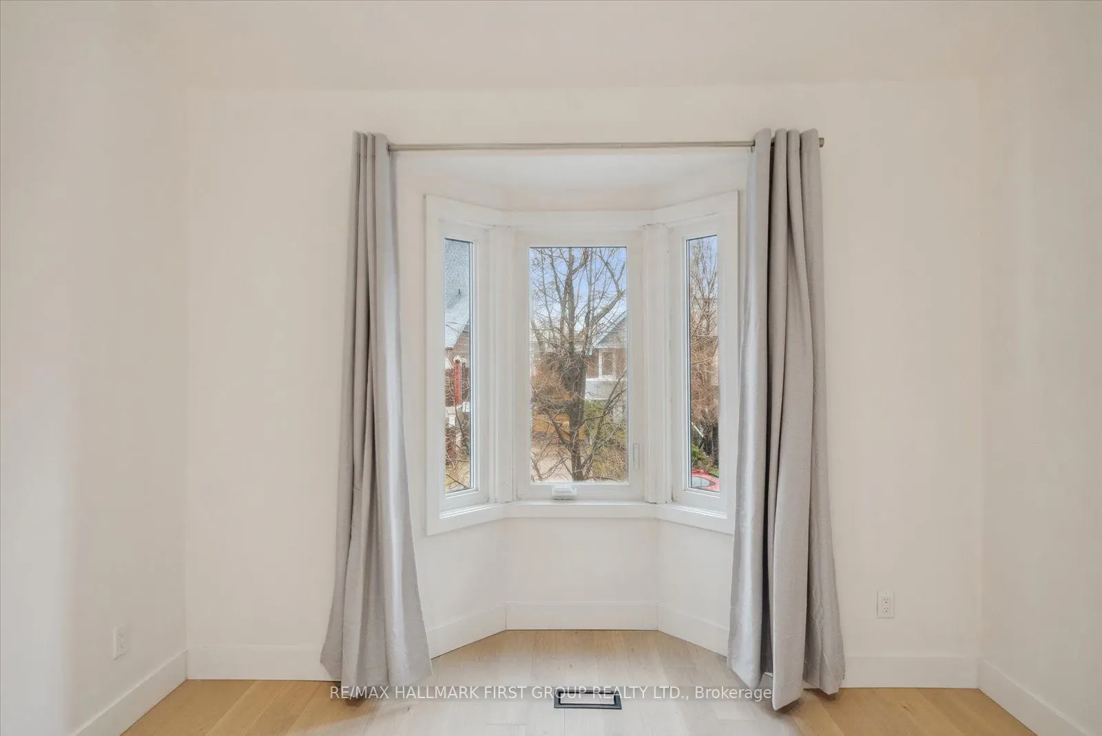 285 Rhodes Avenue, #Upper