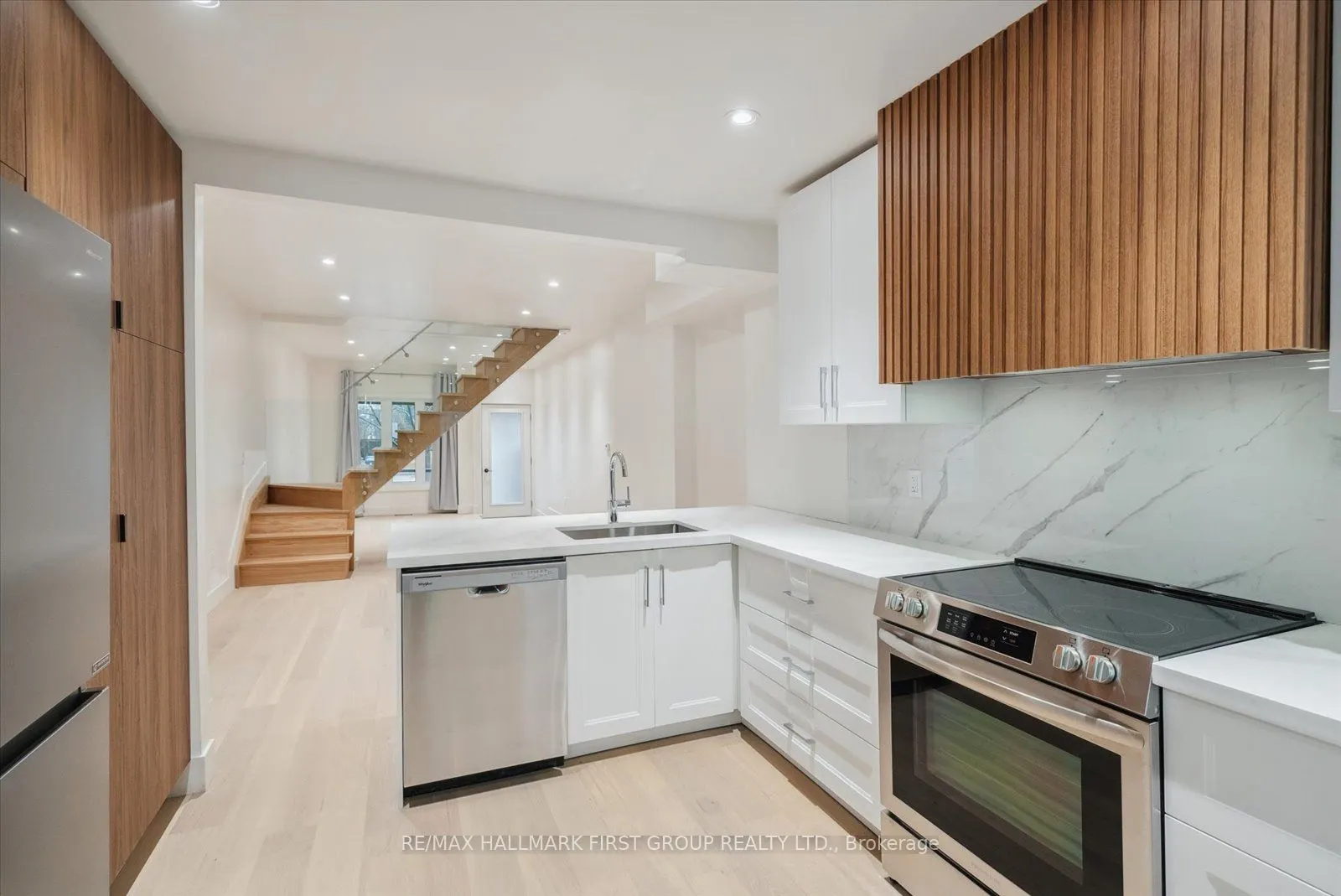 285 Rhodes Avenue, #Upper