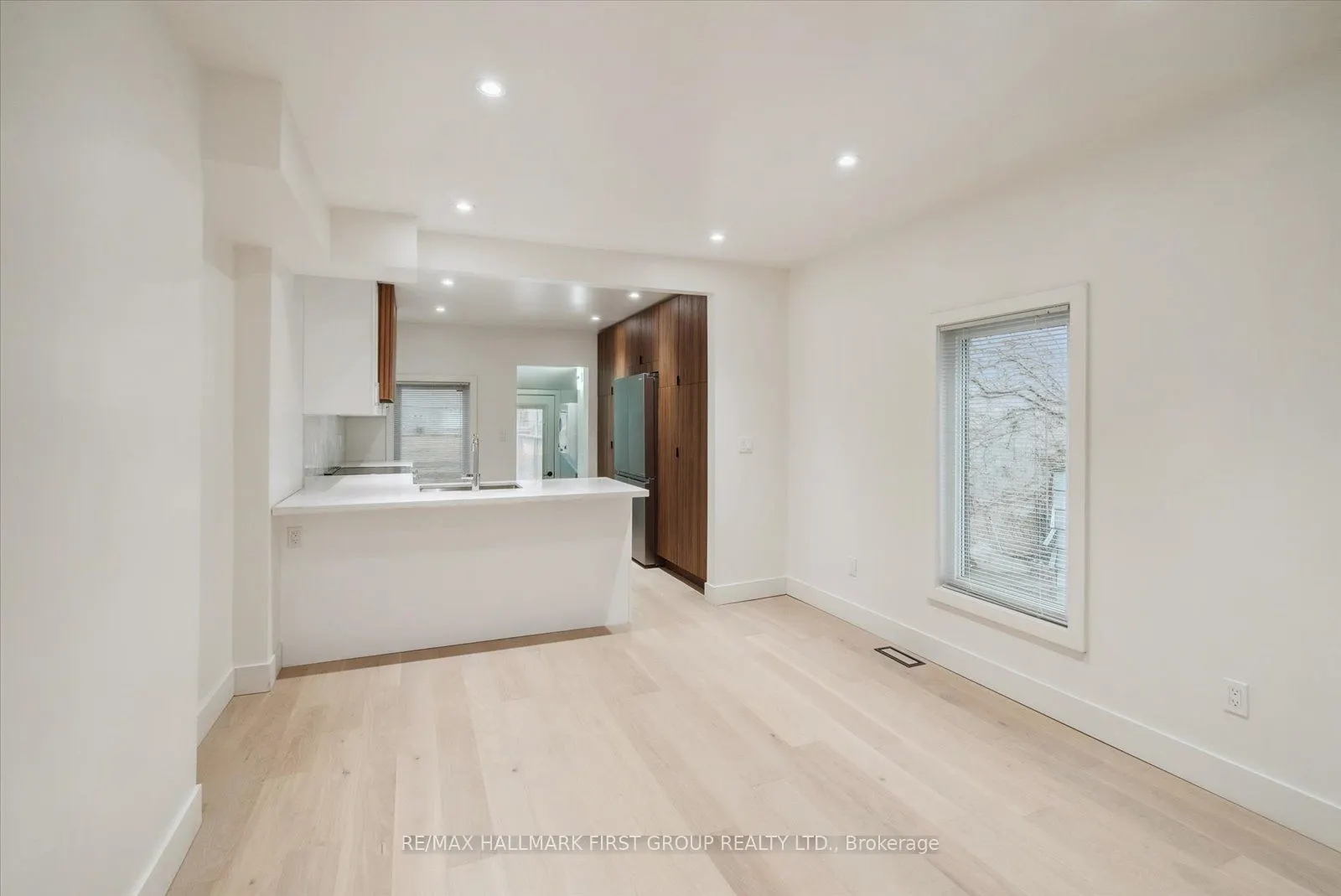 285 Rhodes Avenue, #Upper