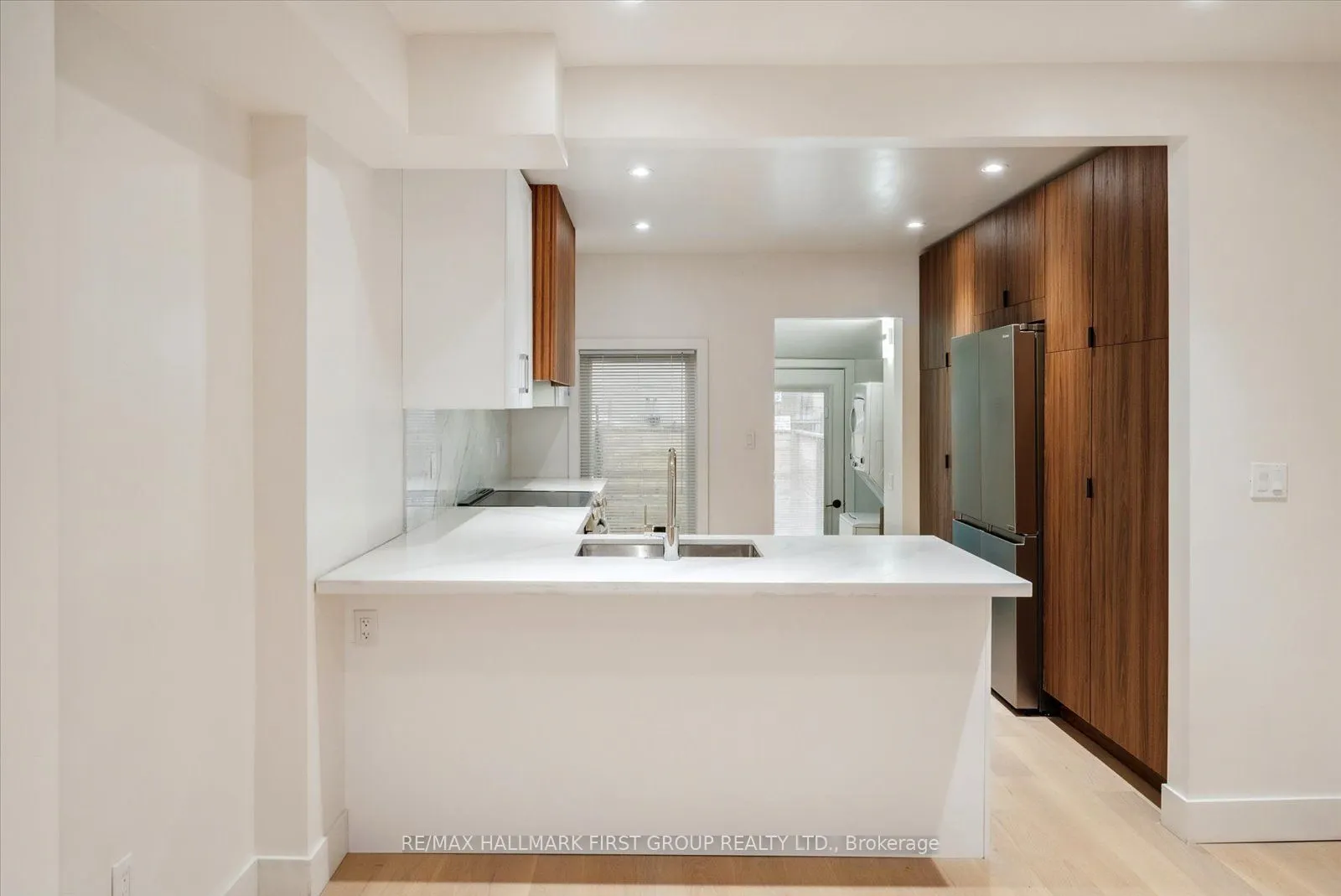 285 Rhodes Avenue, #Upper