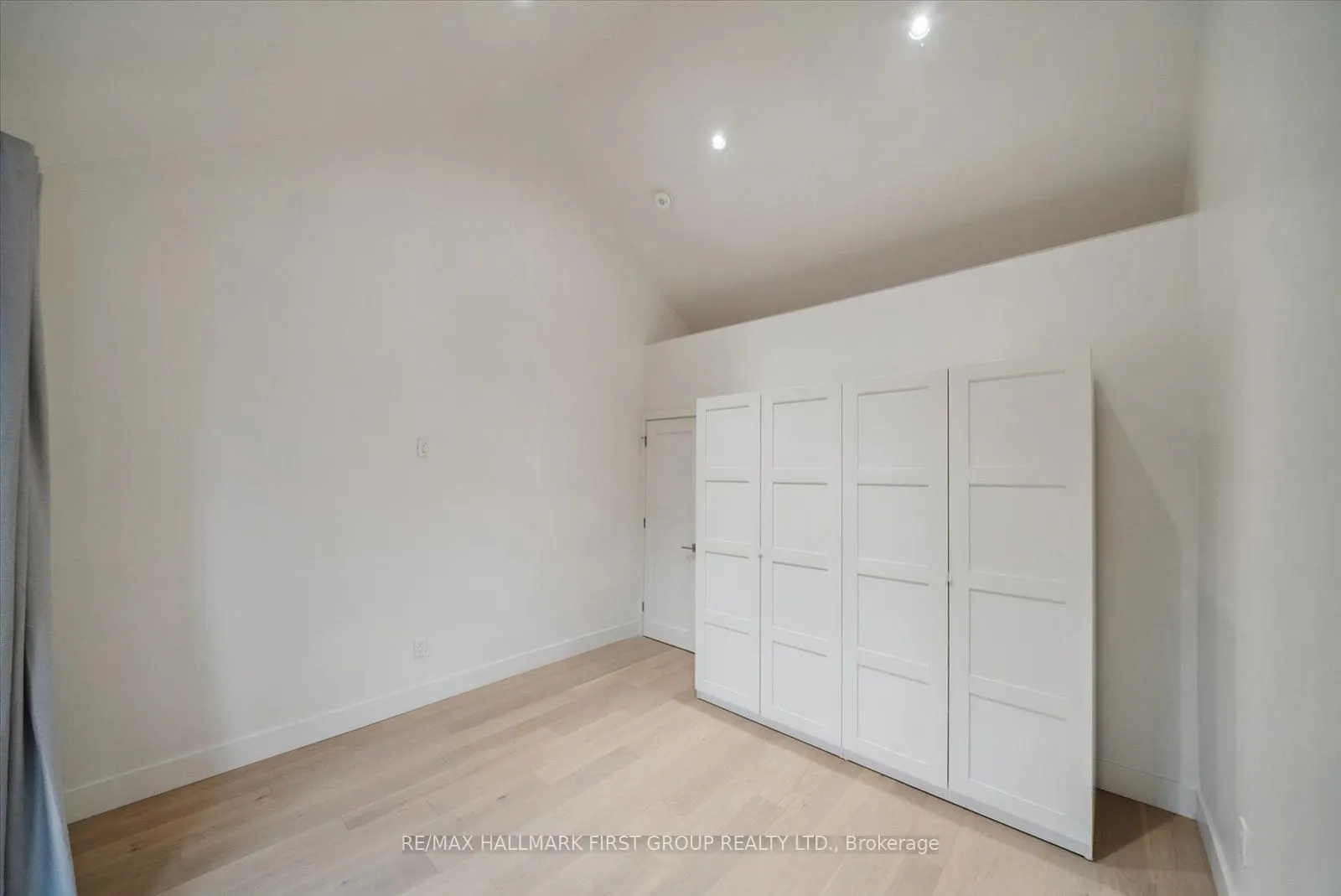 285 Rhodes Avenue, #Upper