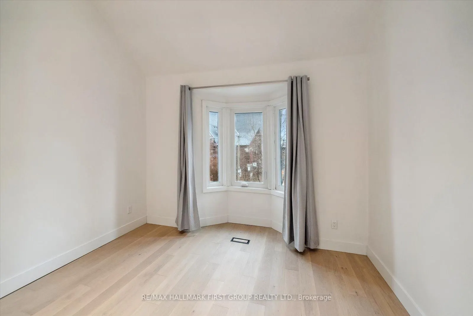 285 Rhodes Avenue, #Upper