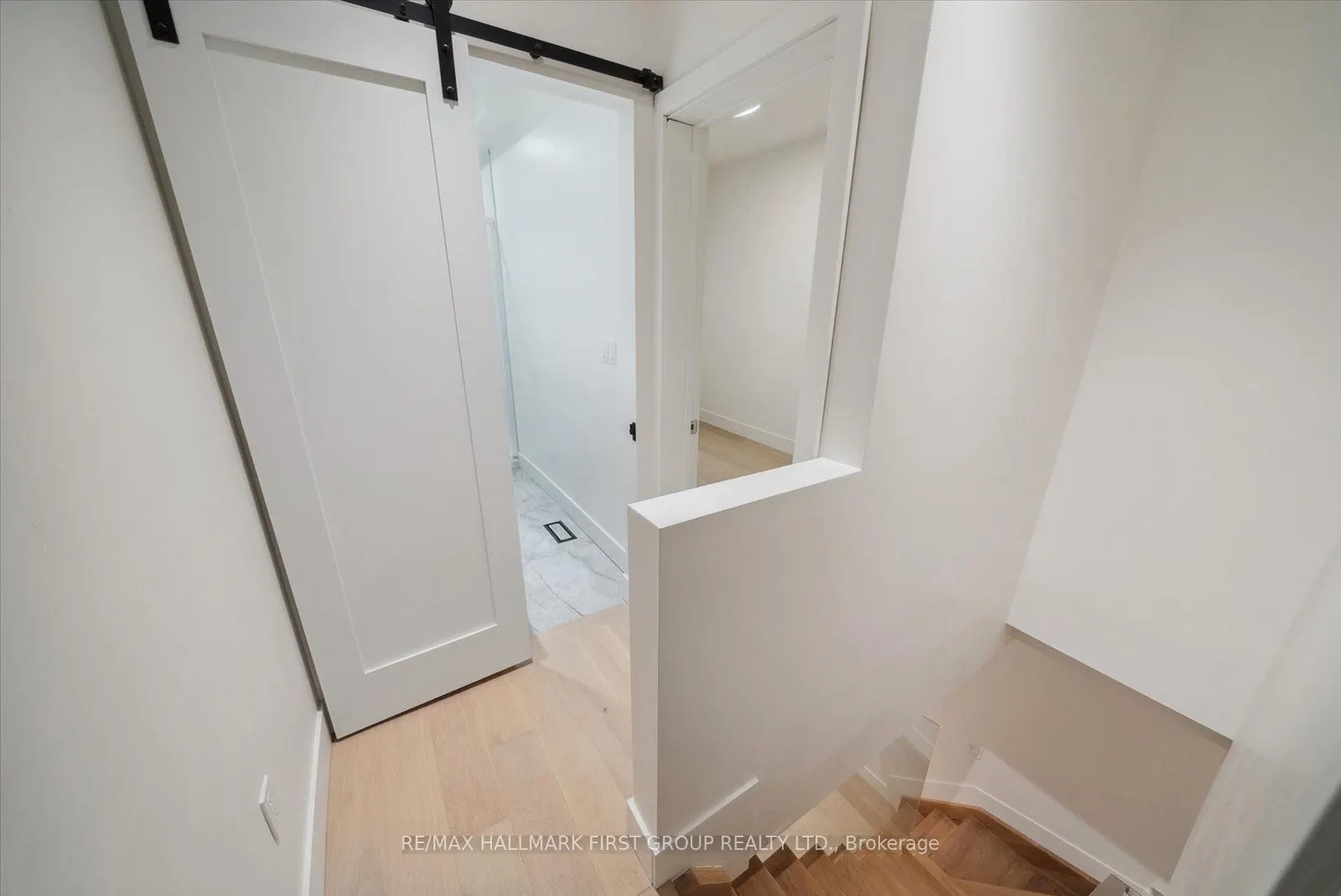 285 Rhodes Avenue, #Upper